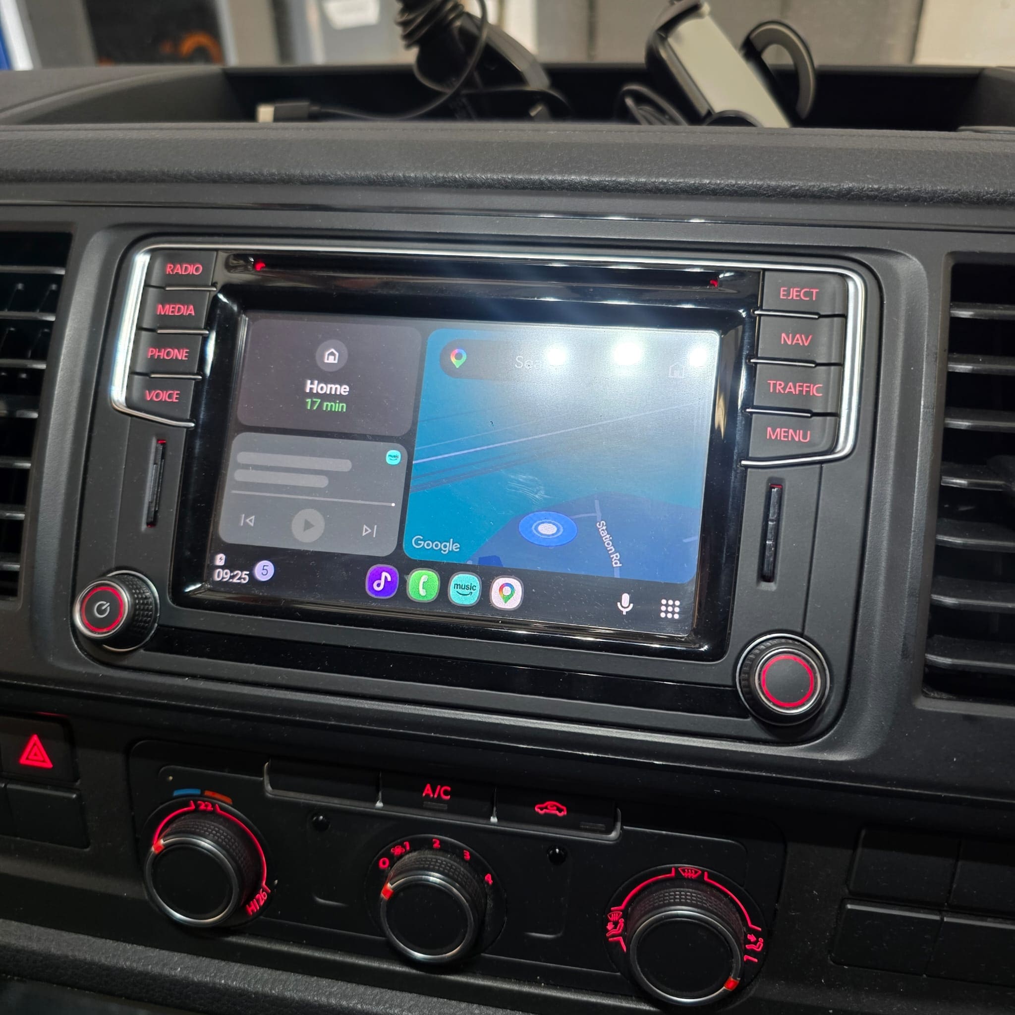 Completed App-Connect activation on 2015 VW Transporter T6 with official vehicle-linked licence