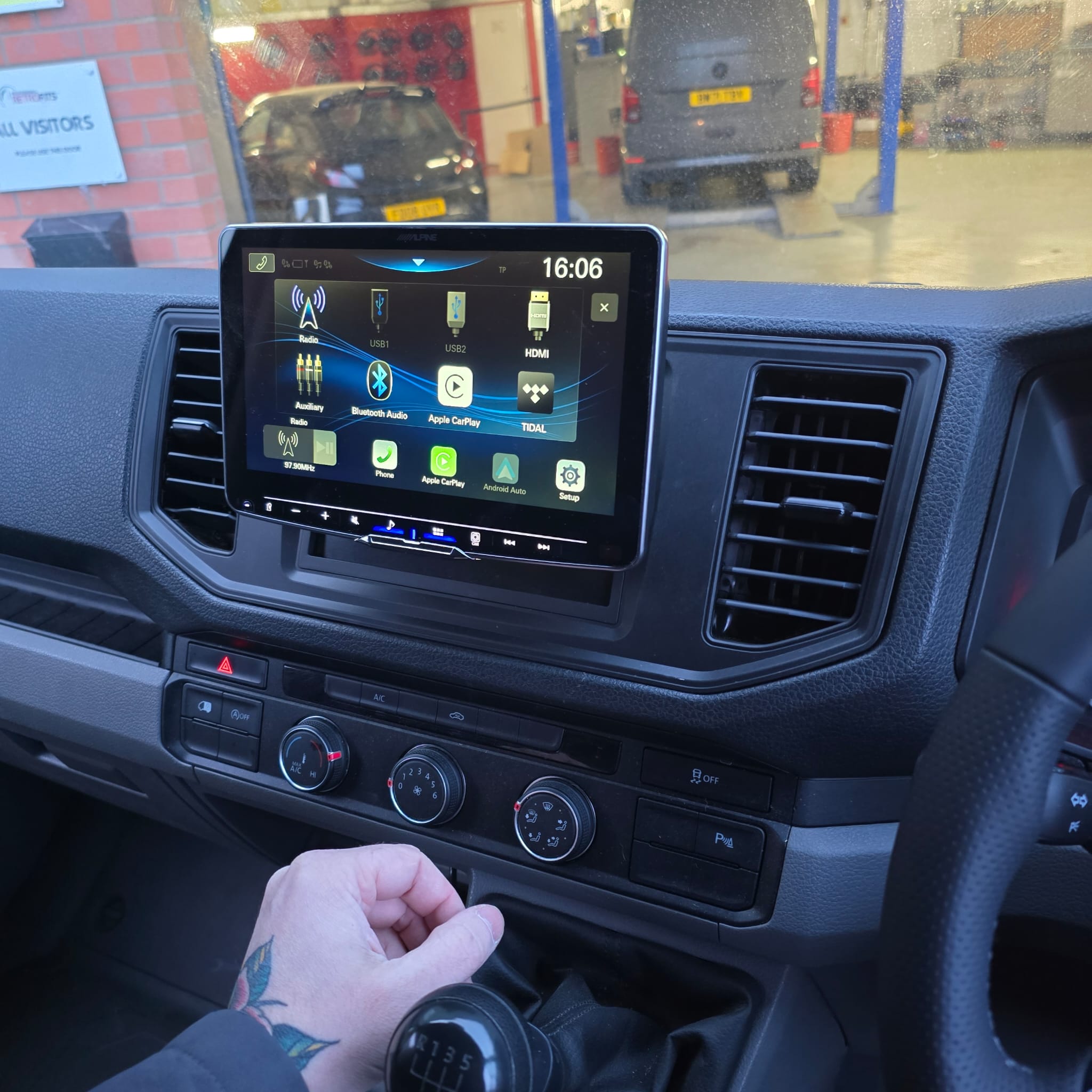 Alpine Halo9 iLX-F905D perfectly installed in VW Crafter