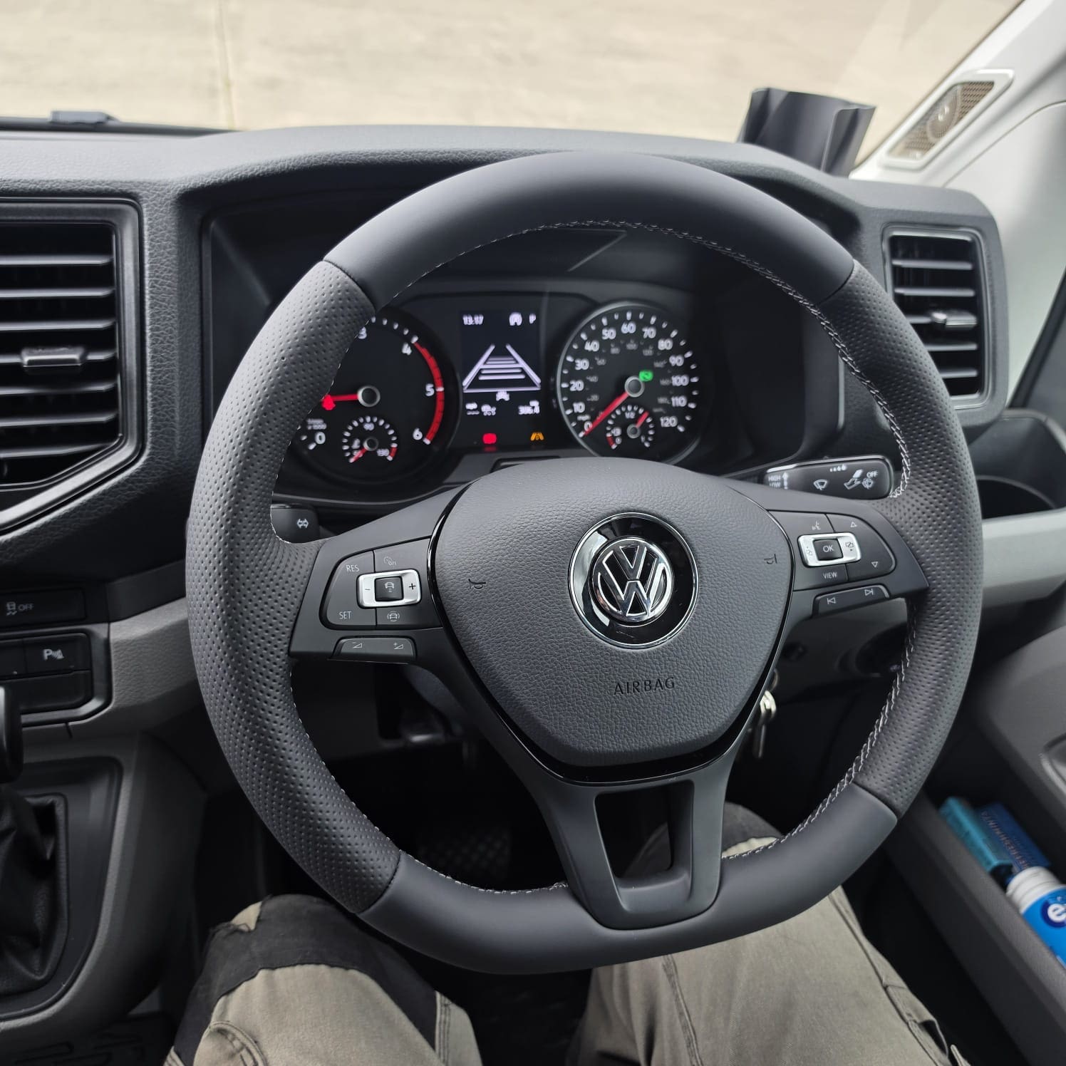Pre-facelift VW Crafter with OEM Napa leather flat bottom steering wheel retrofit