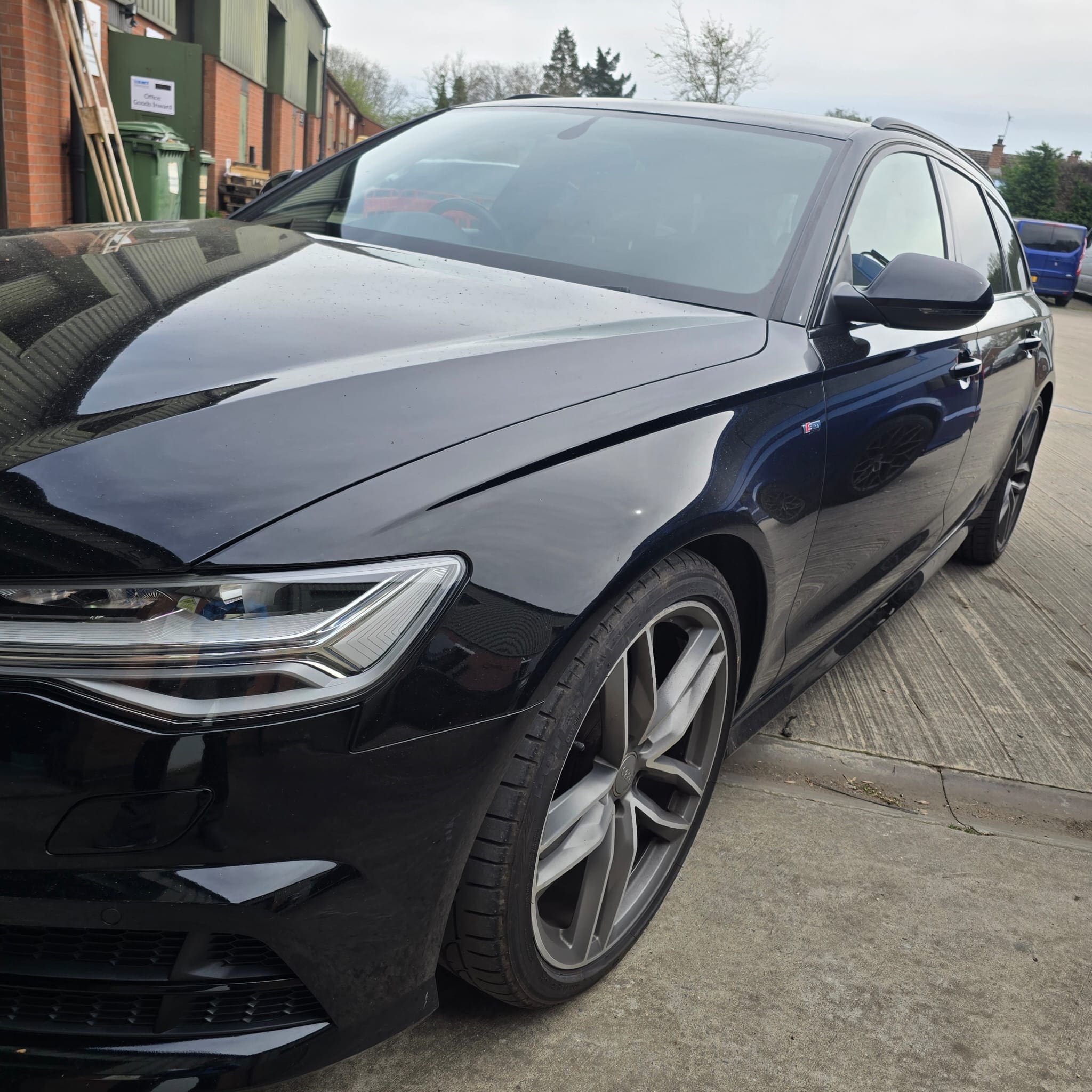 Calibration process for Audi A4 B9 reversing camera to ensure accurate dynamic guidelines