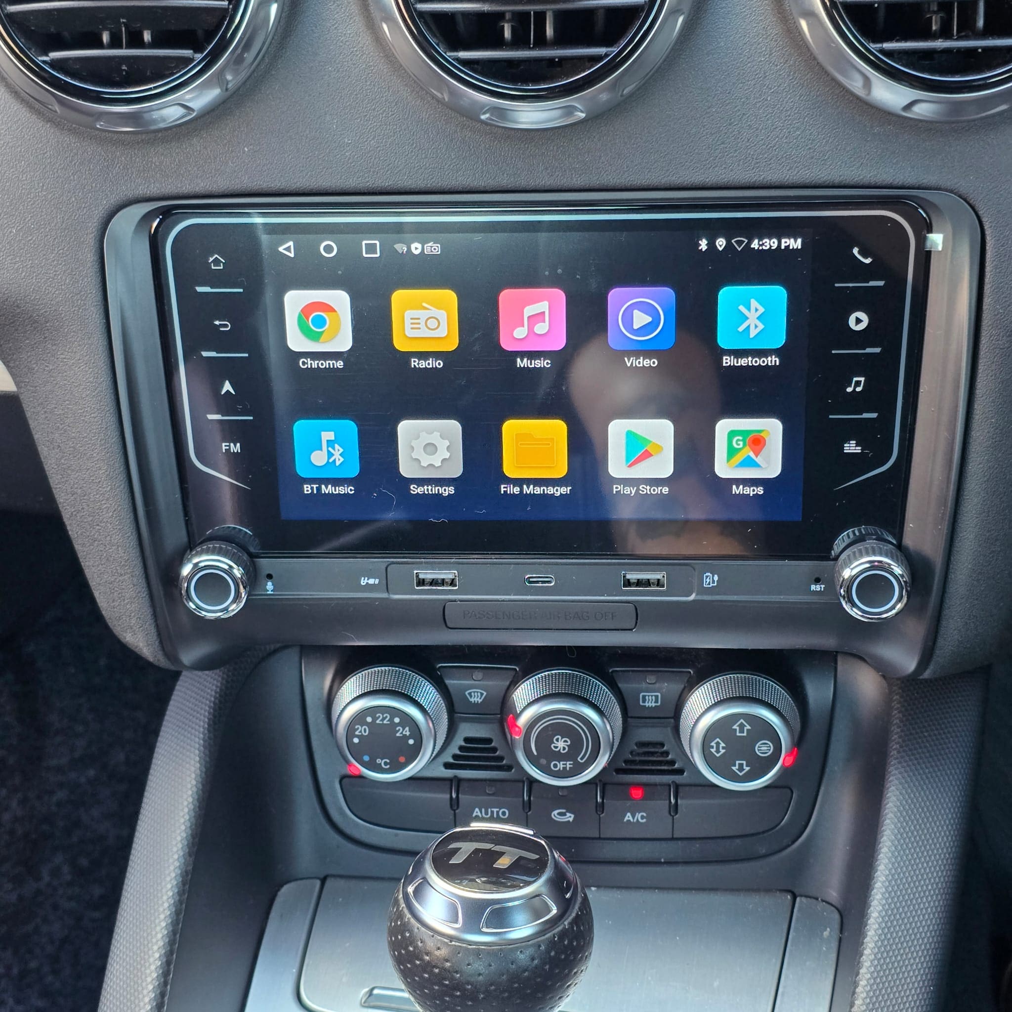 Audi TT Mk2 fitted with an aftermarket Android stereo and Apple CarPlay