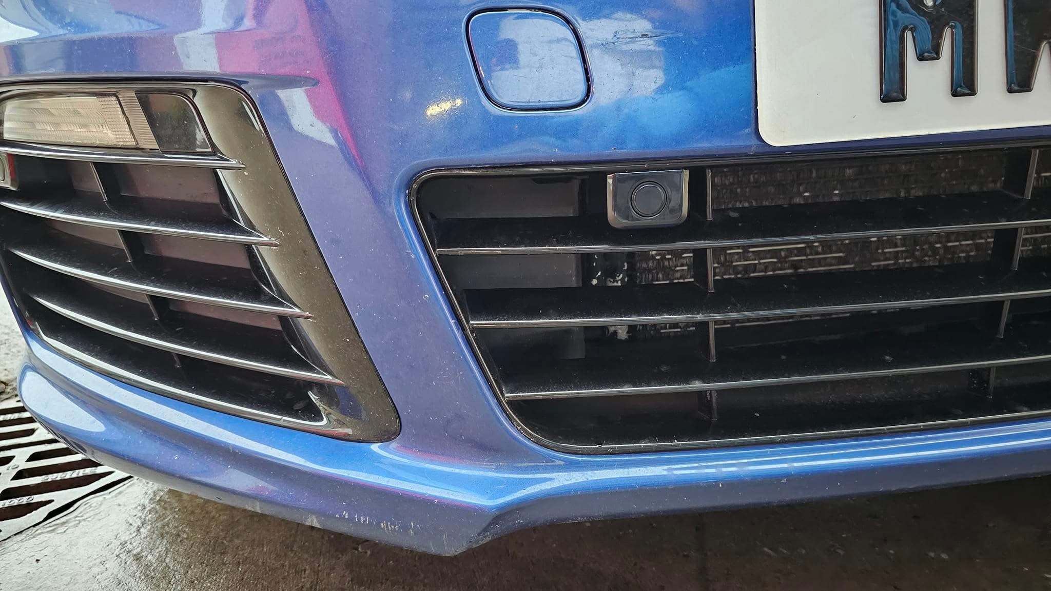 Factory-style Golf Mk6 R front parking sensor screen display