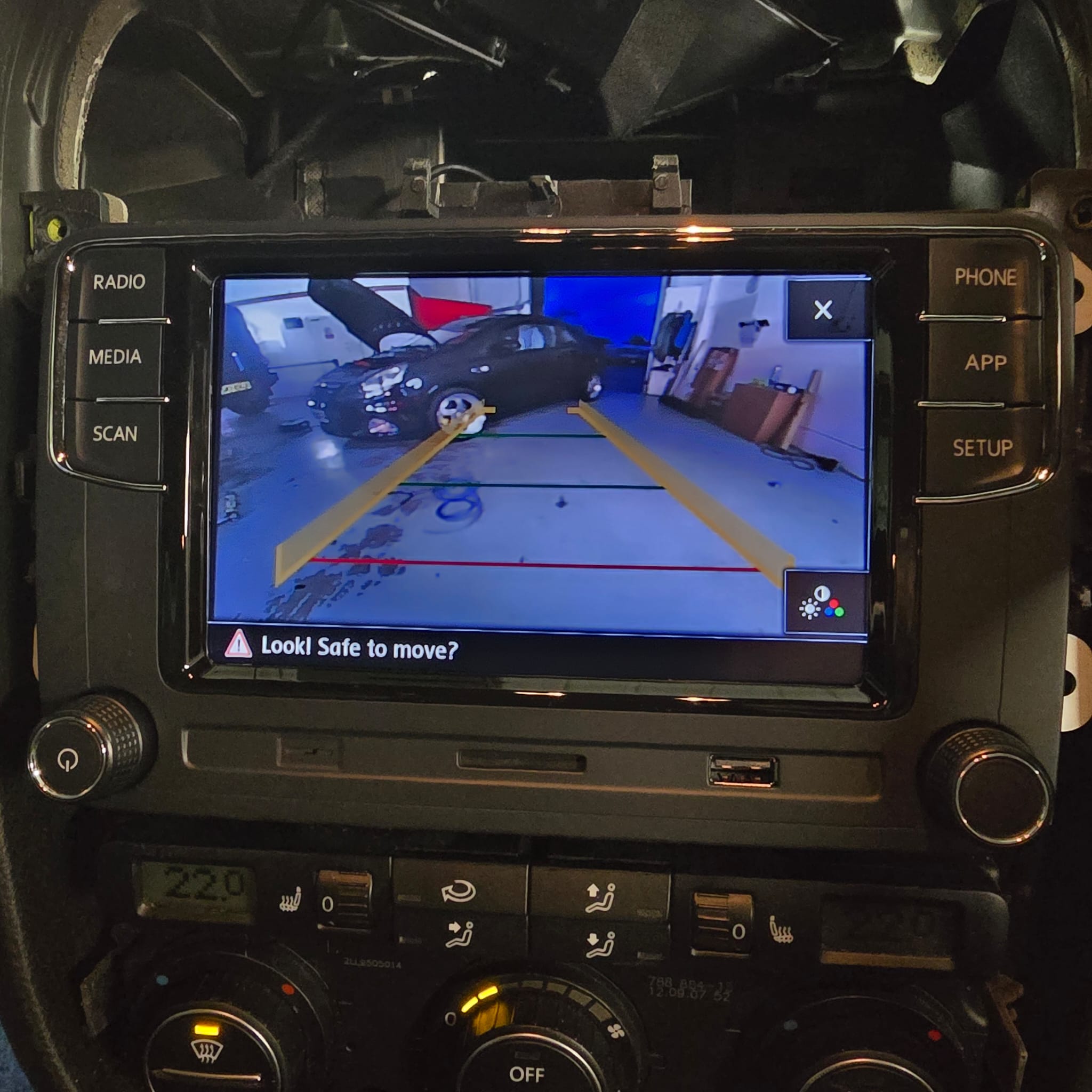 VW Golf Mk5 RCD360 Pro Retrofit with OEM Camera