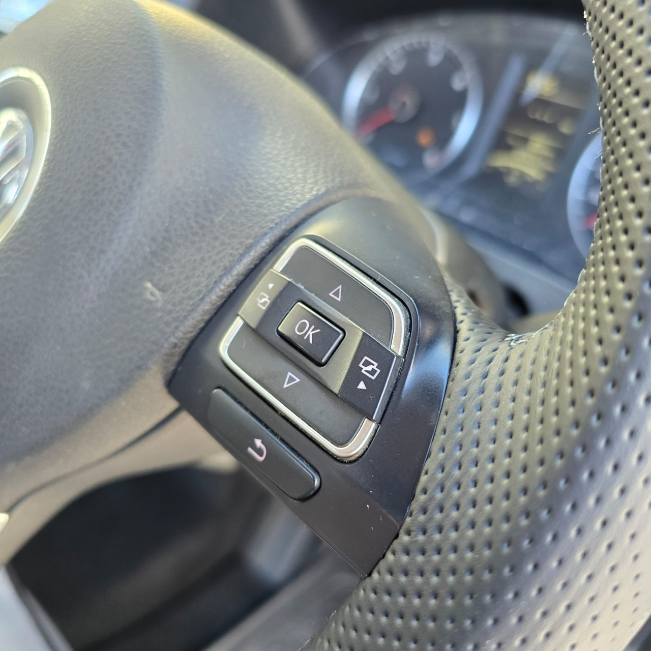 Detailed View of VW T5.1 Steering Wheel