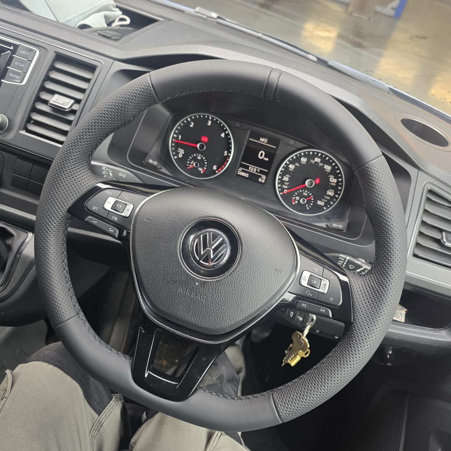 Bespoke flat-bottom steering wheel VW T6
