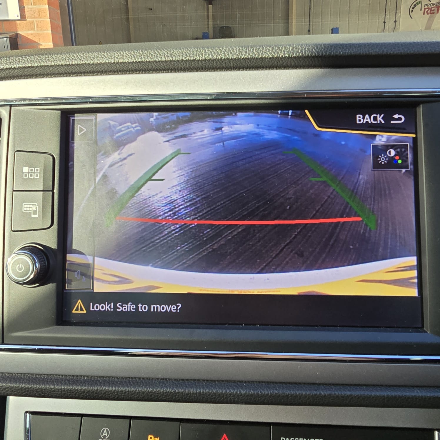 Factory guidelines working perfectly on SEAT Leon 5F rear camera