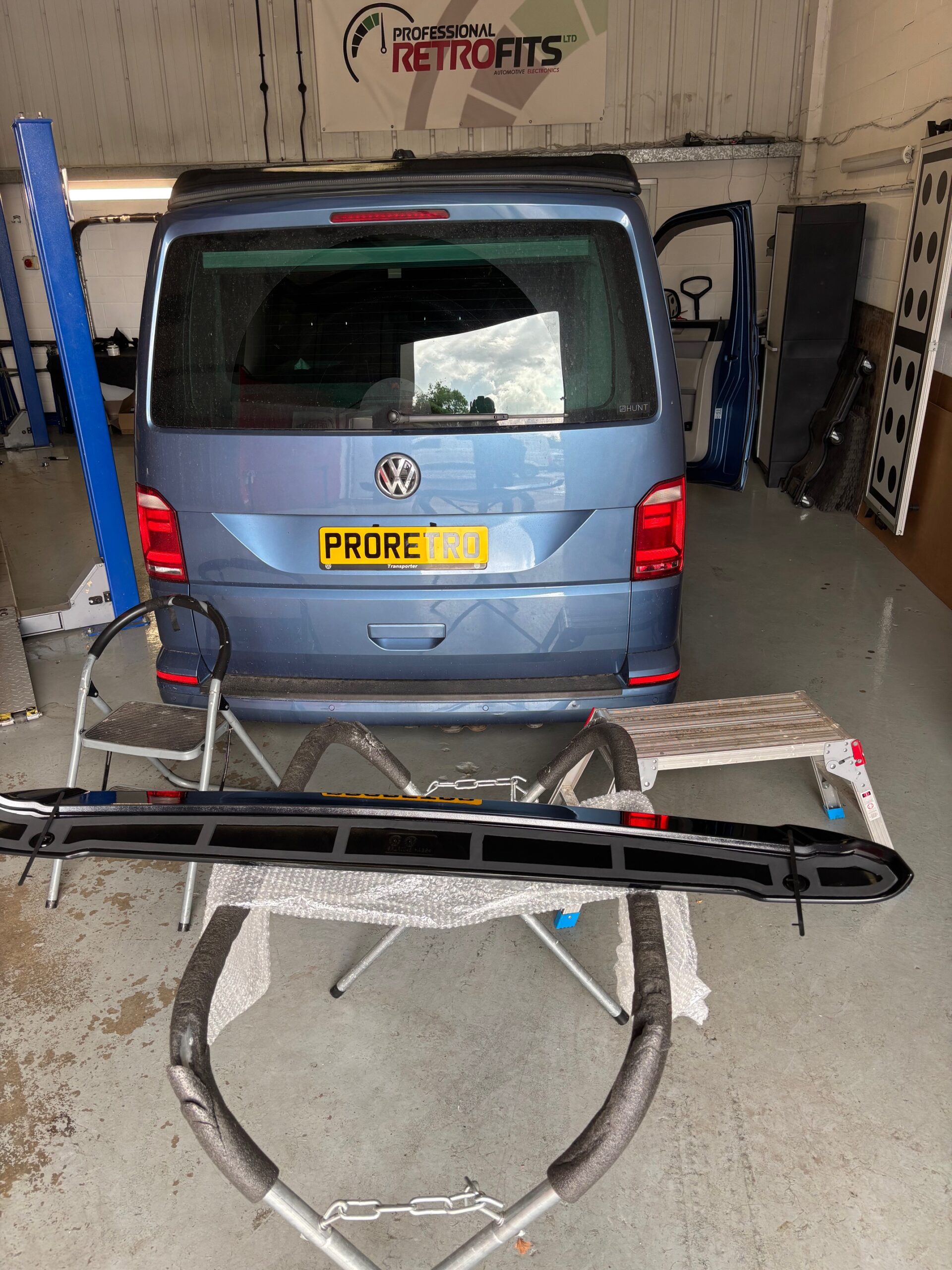 Tailgate spoiler installed on VW T6.1