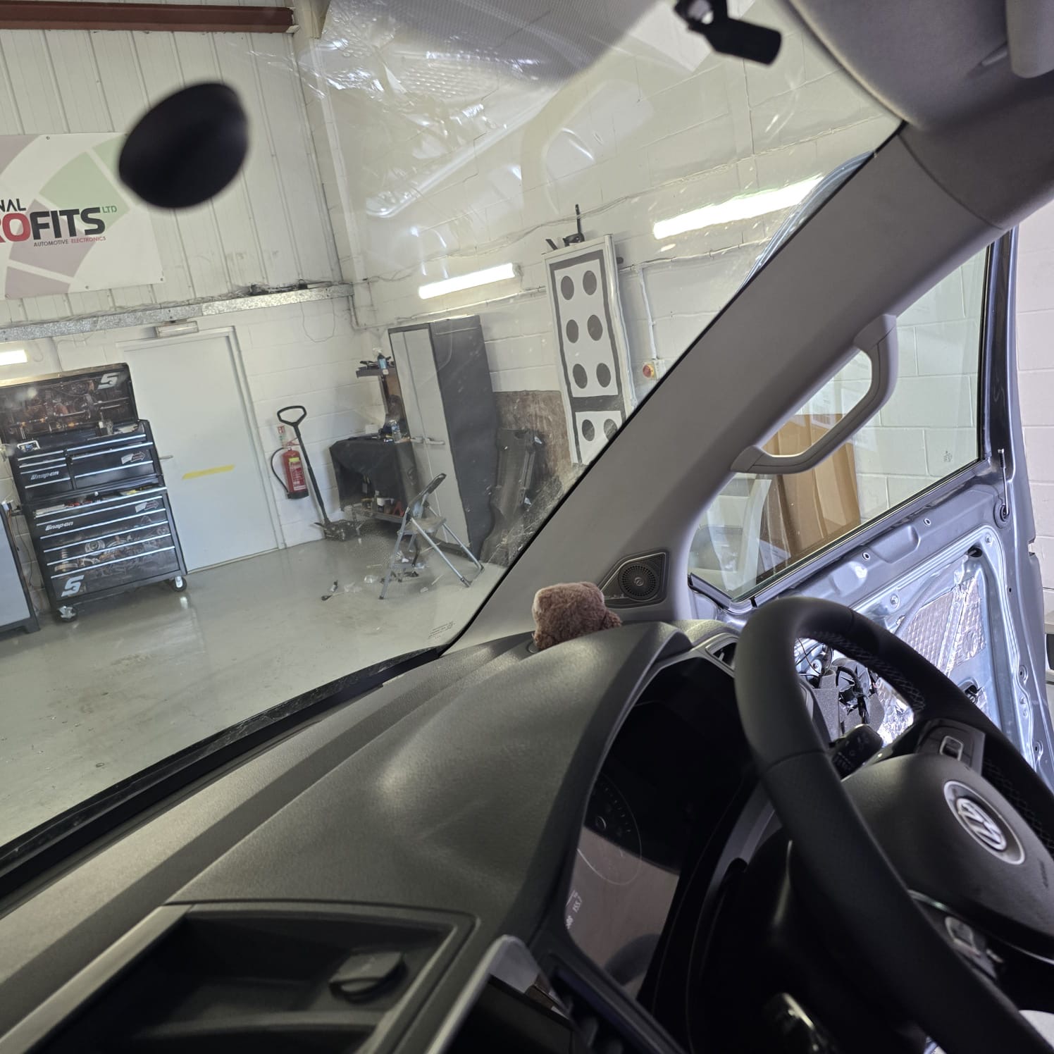 Alpine Halo 9 with custom install on VW T6