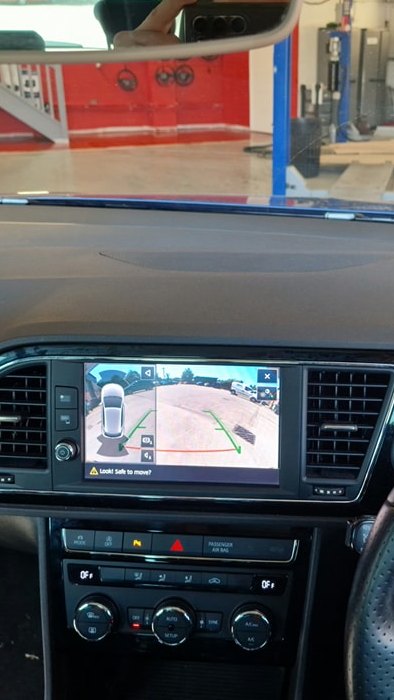 SEAT Leon camera retrofit perfectly aligned