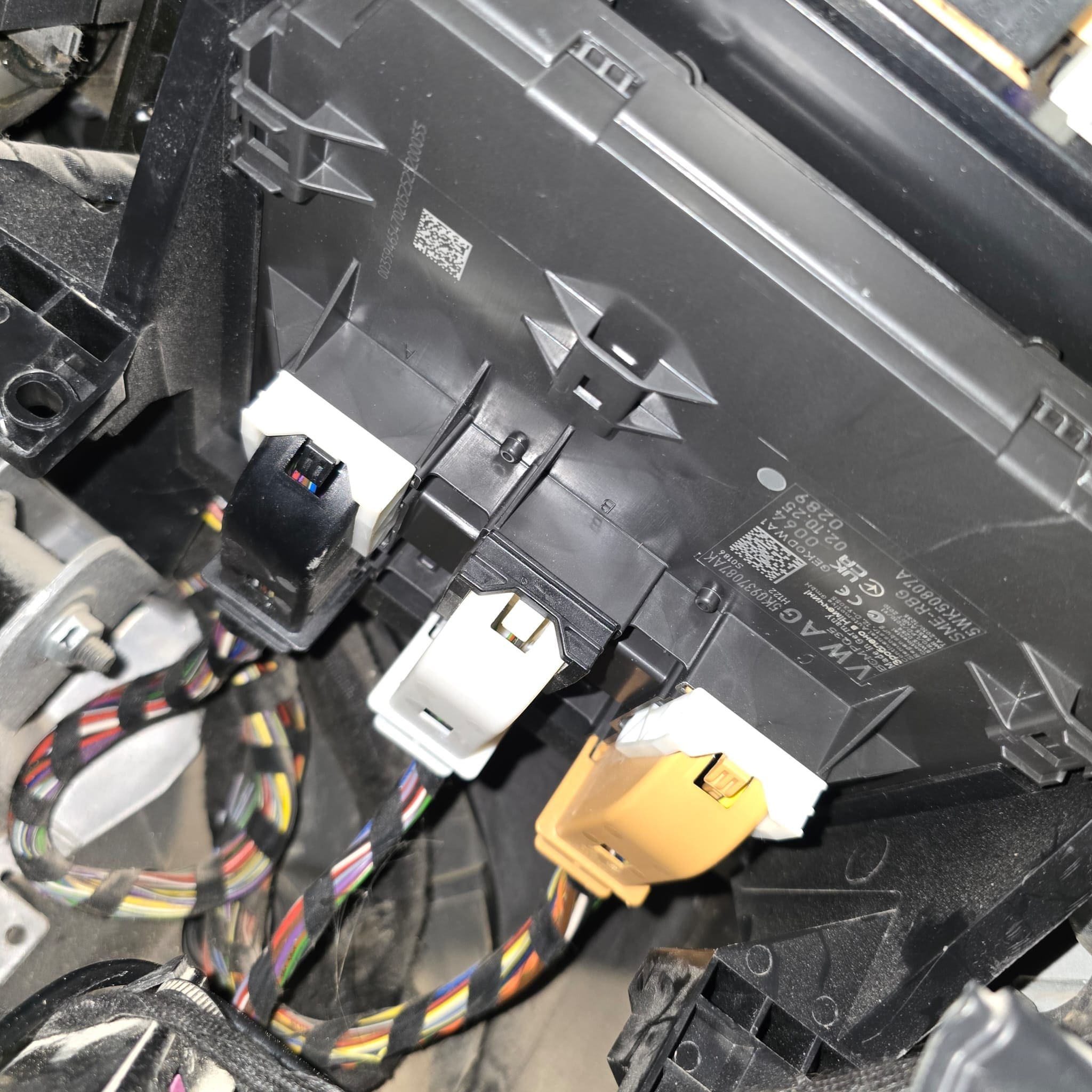 VW Caddy 2016 in the workshop for OEM bi-xenon and LED headlight flicker repair