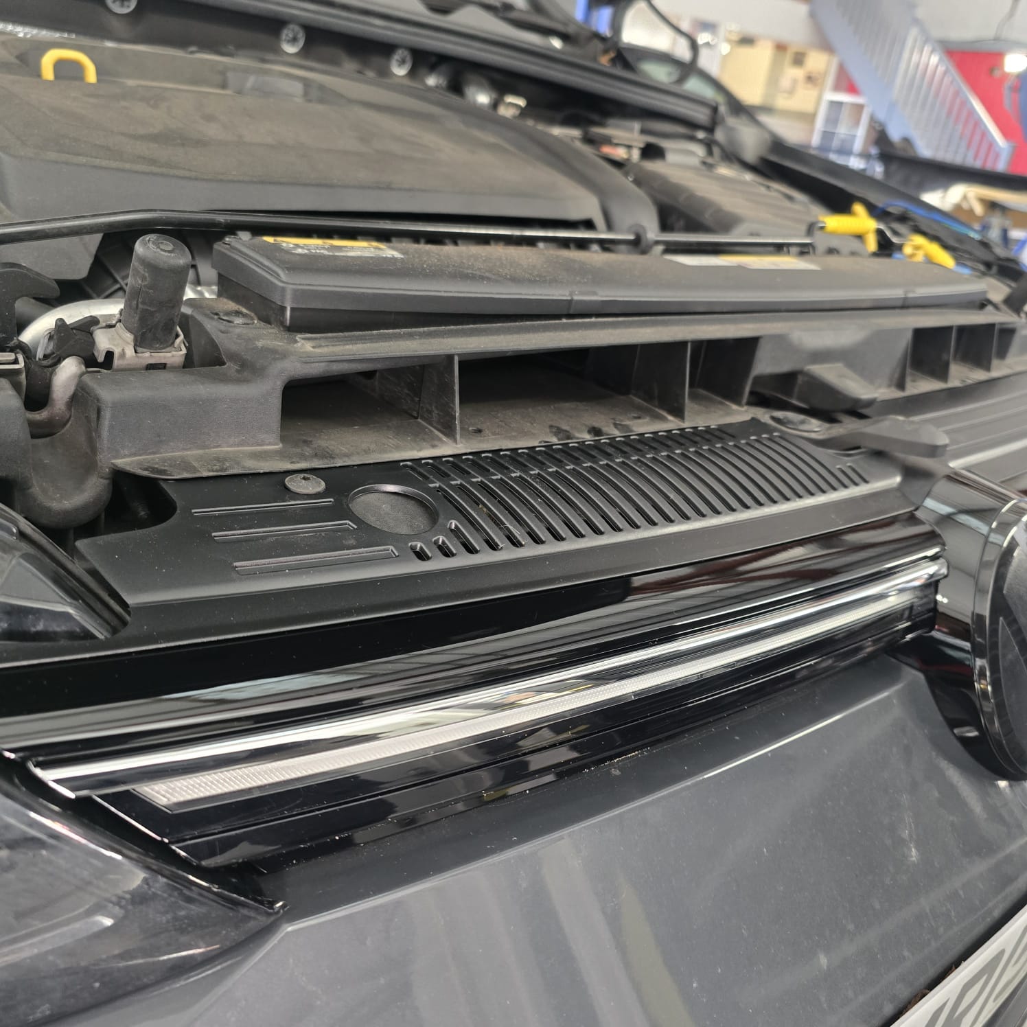 Factory-style illuminated grille for Golf Mk8