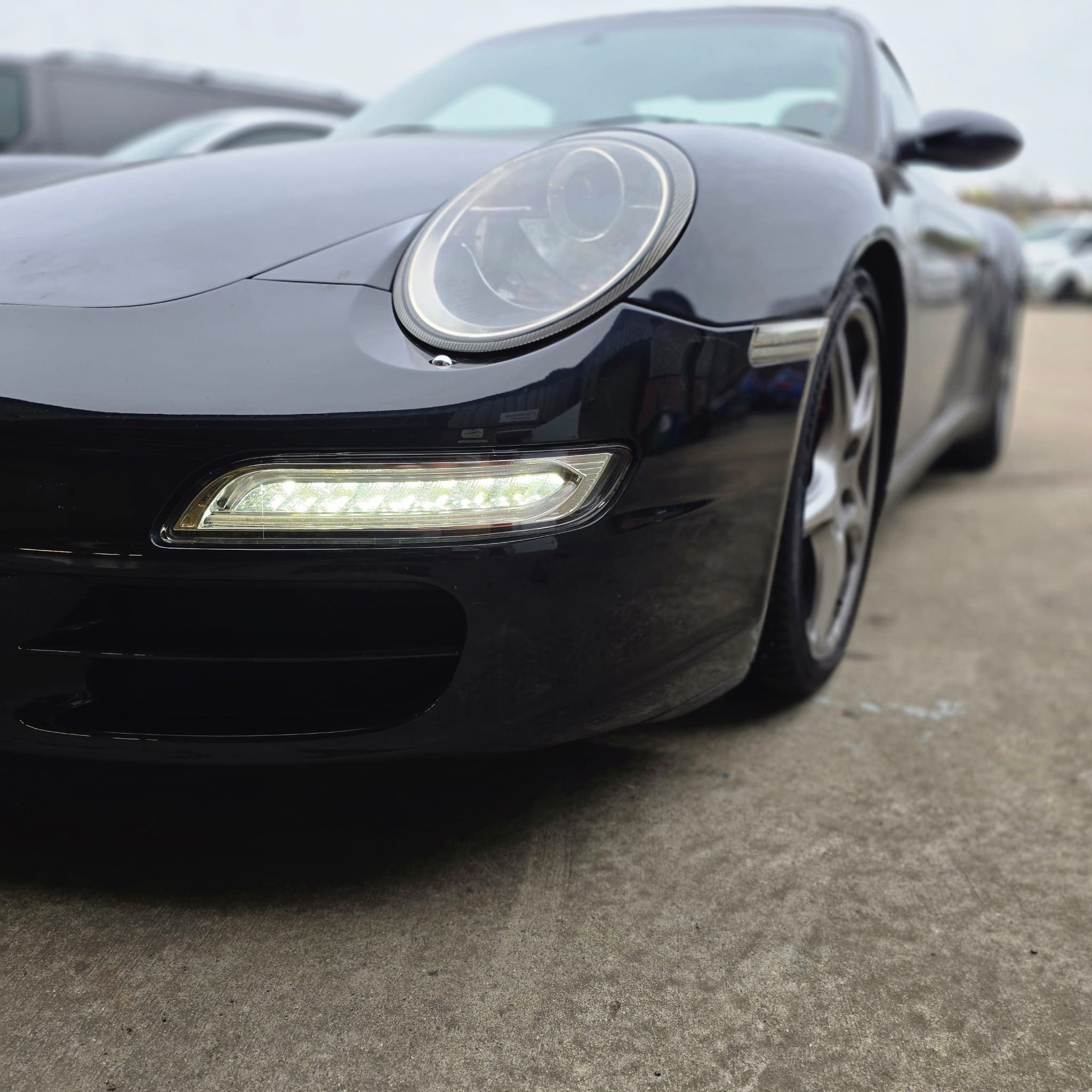 Front end of a Porsche Targa after fitting front bumper mesh grilles for a cleaner look