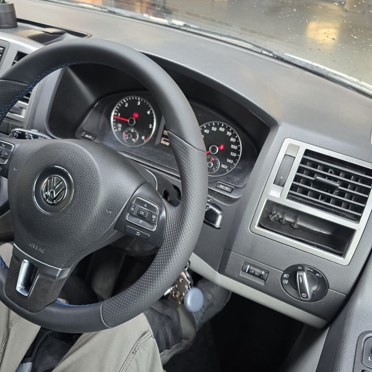 OEM-look VW T5.1 steering wheel retrim