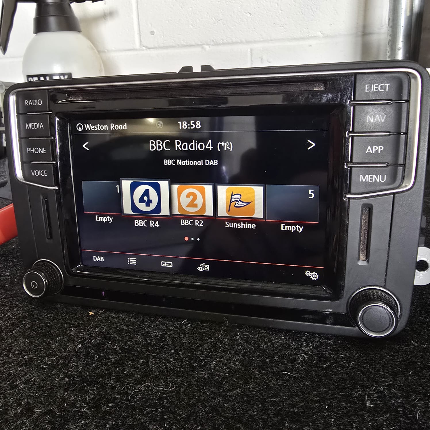 VW Caddy Mk3 LCD touchscreen replacement