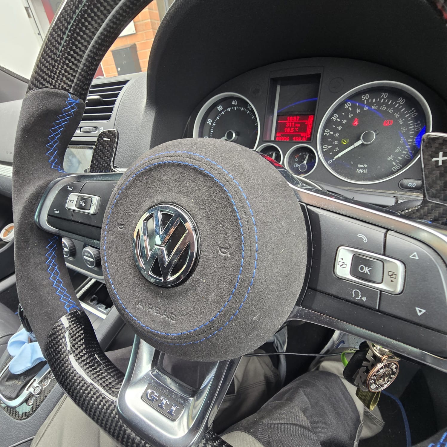 Golf Mk5 R32 with flat-bottom Golf Mk7 R wheel upgrade