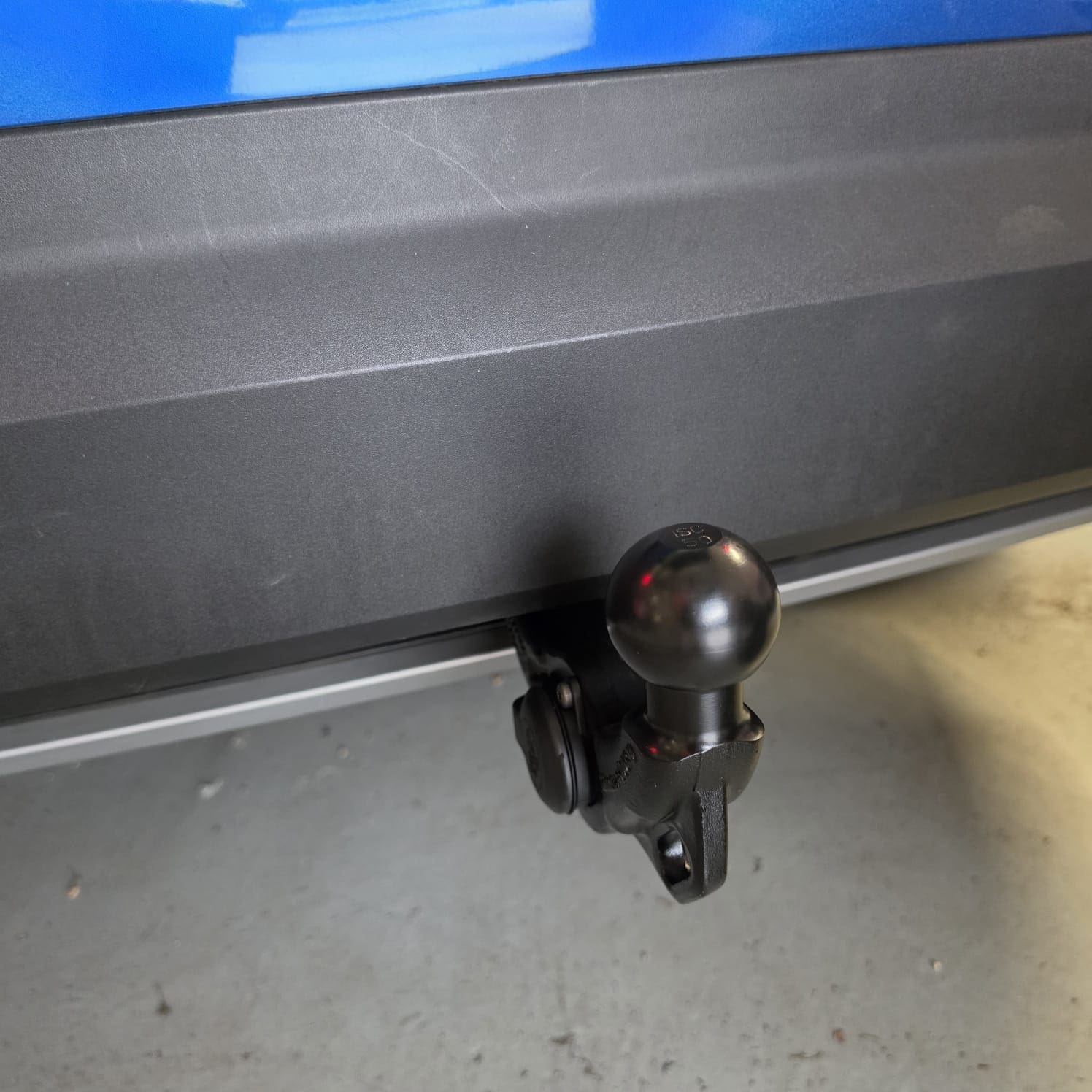 Genuine OEM retractable towbar fitted to a 2024 Skoda Kodiaq SFD2