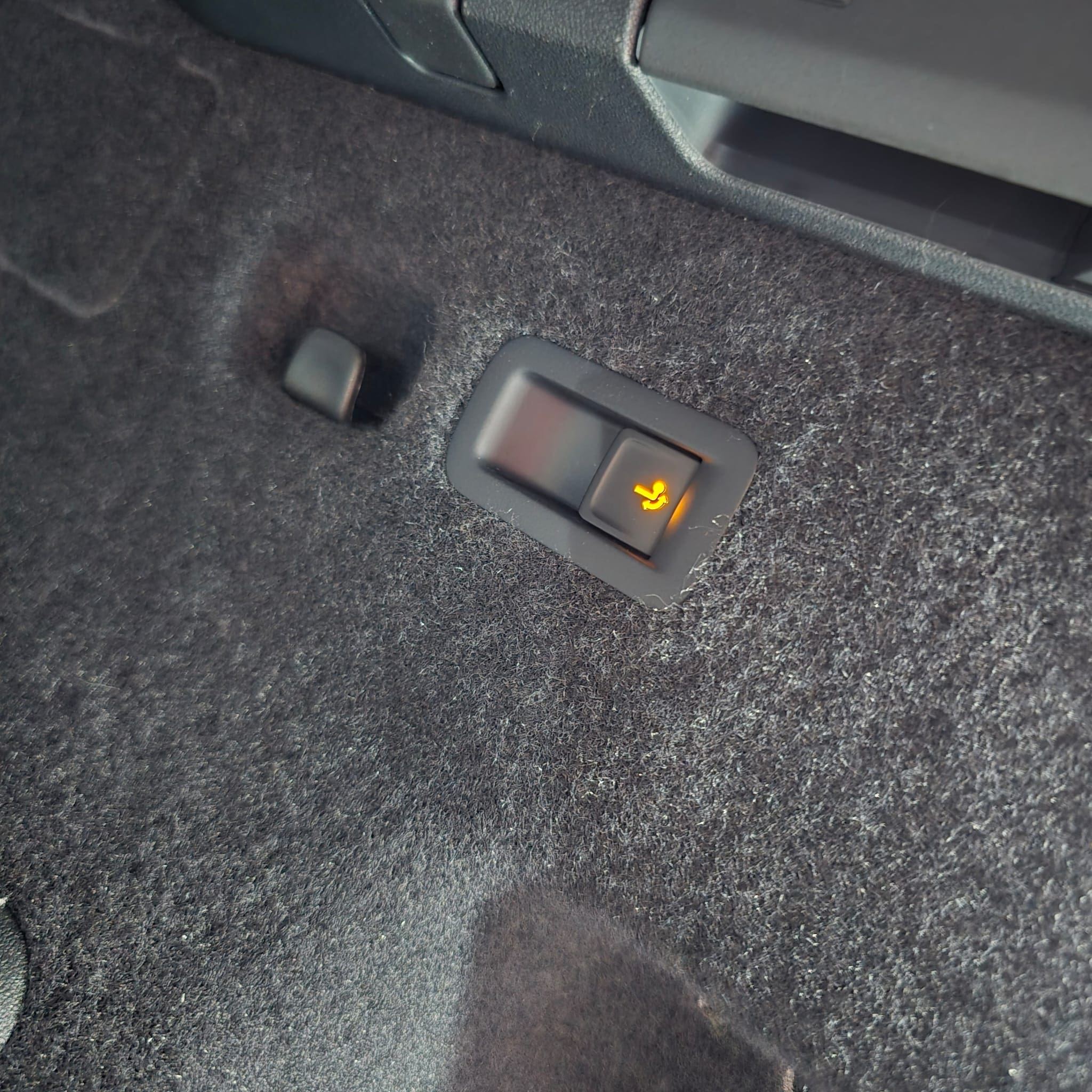 Genuine retractable towbar retrofit process on a 2026 Skoda Kodiaq with SFD2 activation