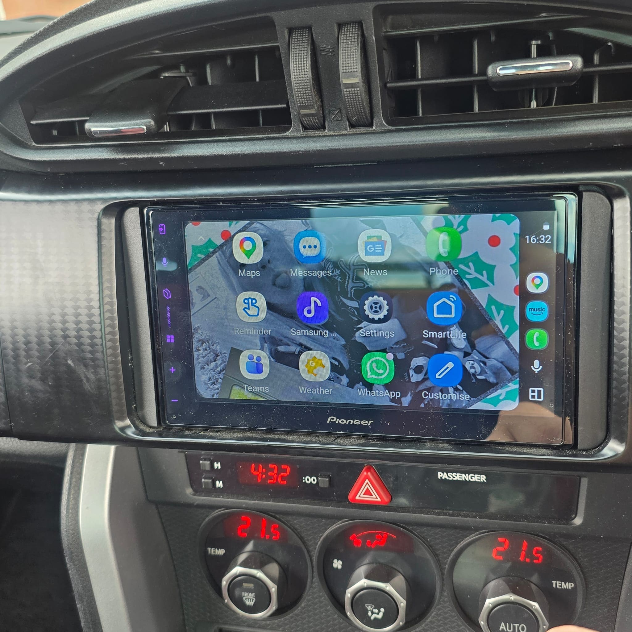 2014 Toyota GT86 Japanese import with Pioneer DA77DAB stereo upgrade installed