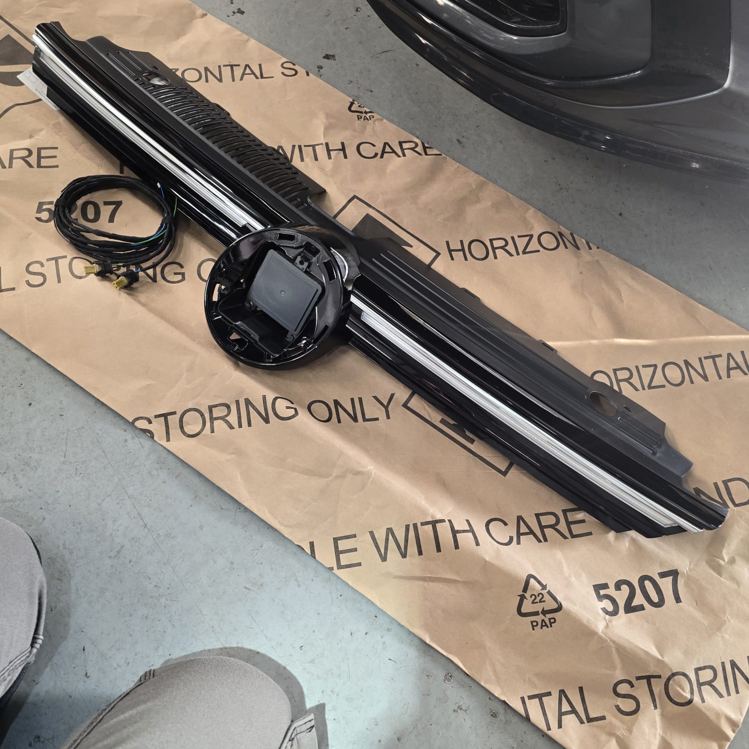 Golf Mk8 sleek illuminated grille upgrade