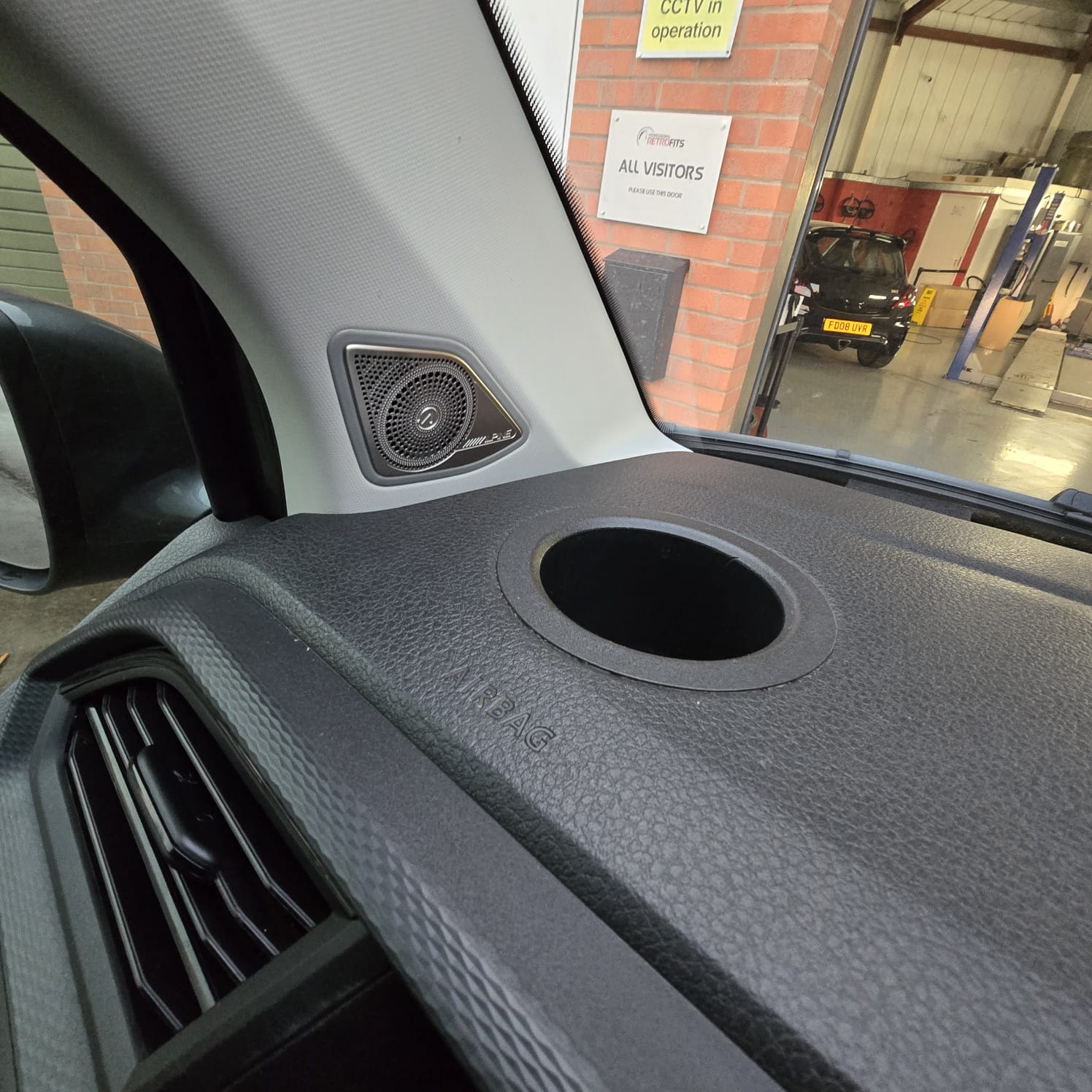 Alpine retrofit with full OEM camera integration