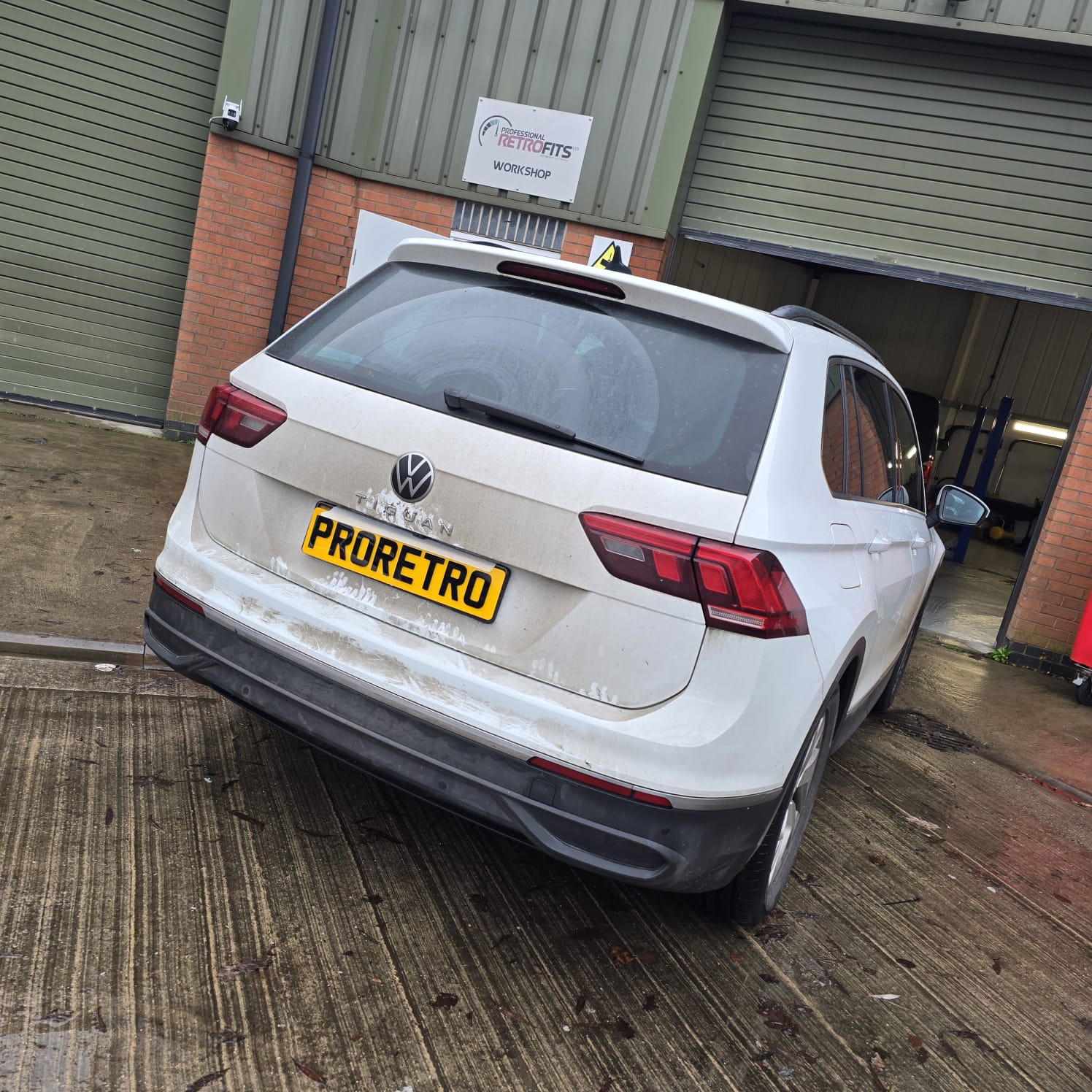 Factory display integration for VW Tiguan camera system