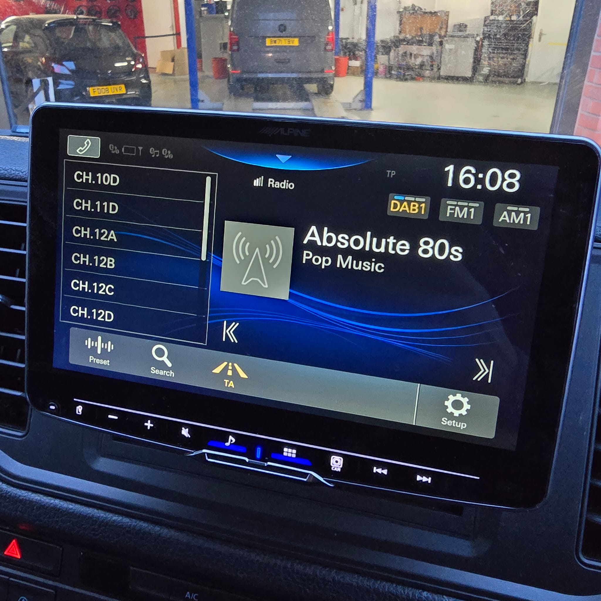 VW Crafter Alpine Halo 9 retrofit seamless integration