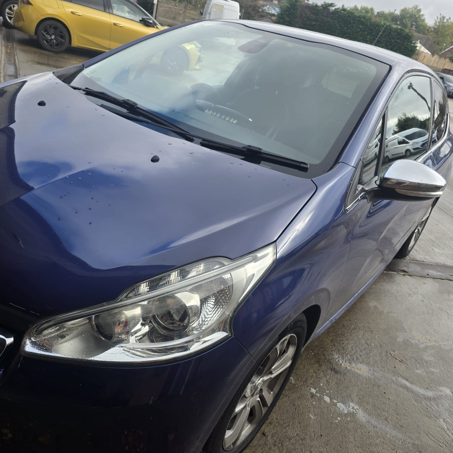 Peugeot 208 upgraded with Vodafone R394 sensors
