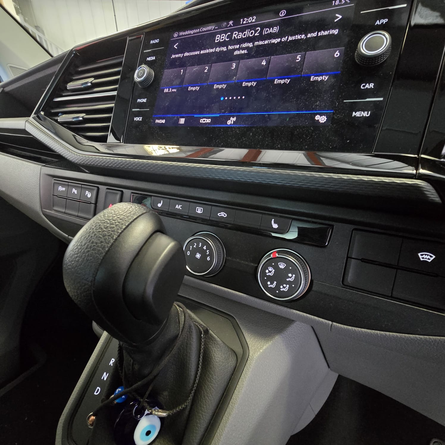 Expert installation of genuine heated seats in VW Transporter T6.1