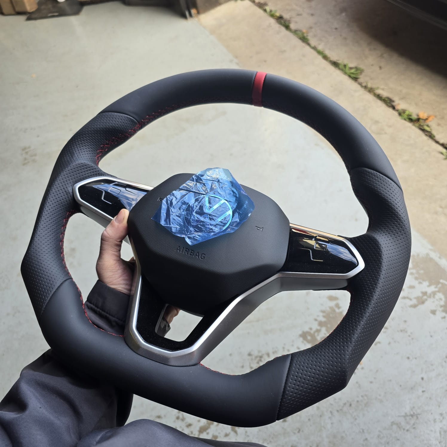 DSG BadBoy T6.1 steering wheel close-up