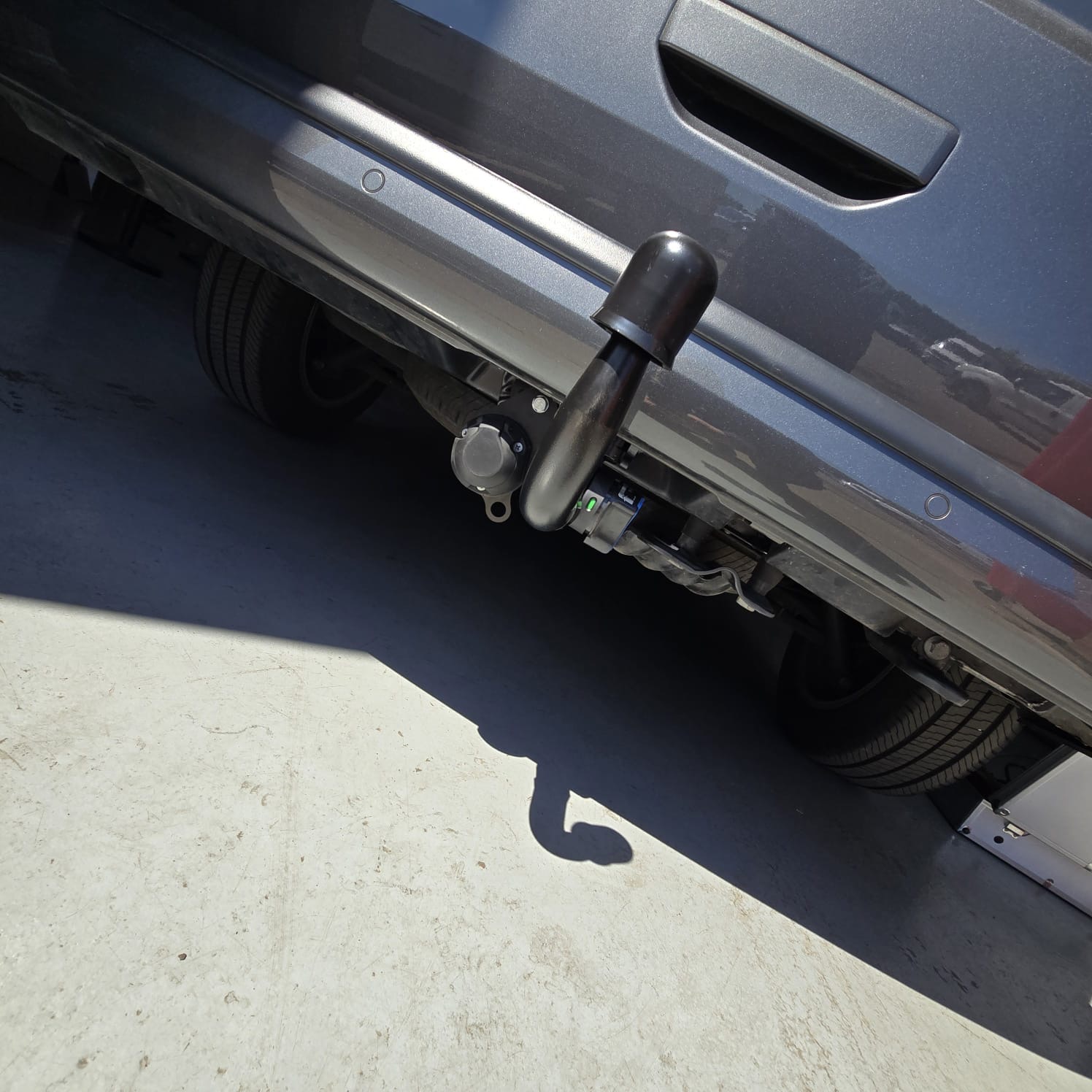 Tow-Trust towbar retrofit with dedicated 13-pin wiring