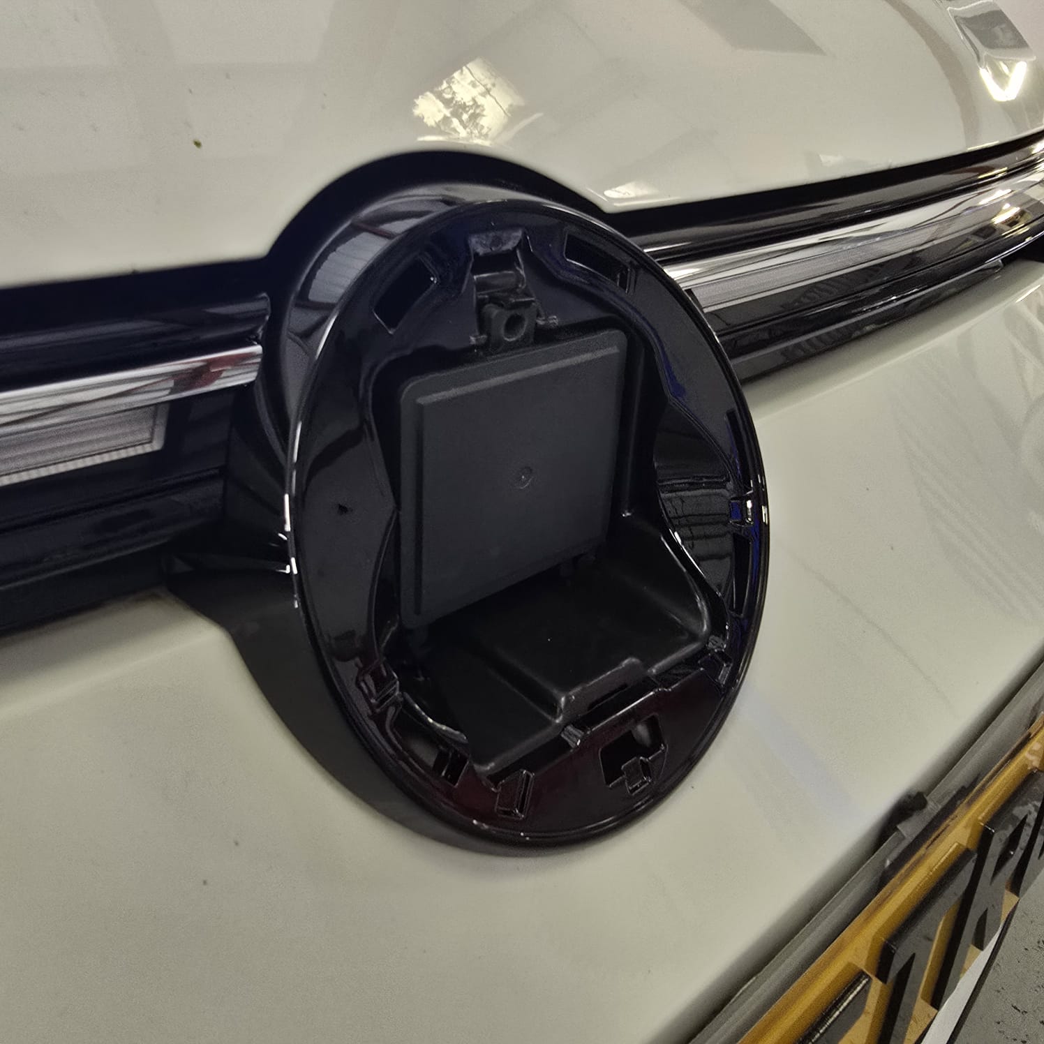 Golf 8 Front Grille Contour Light Retrofit Seamless Integration