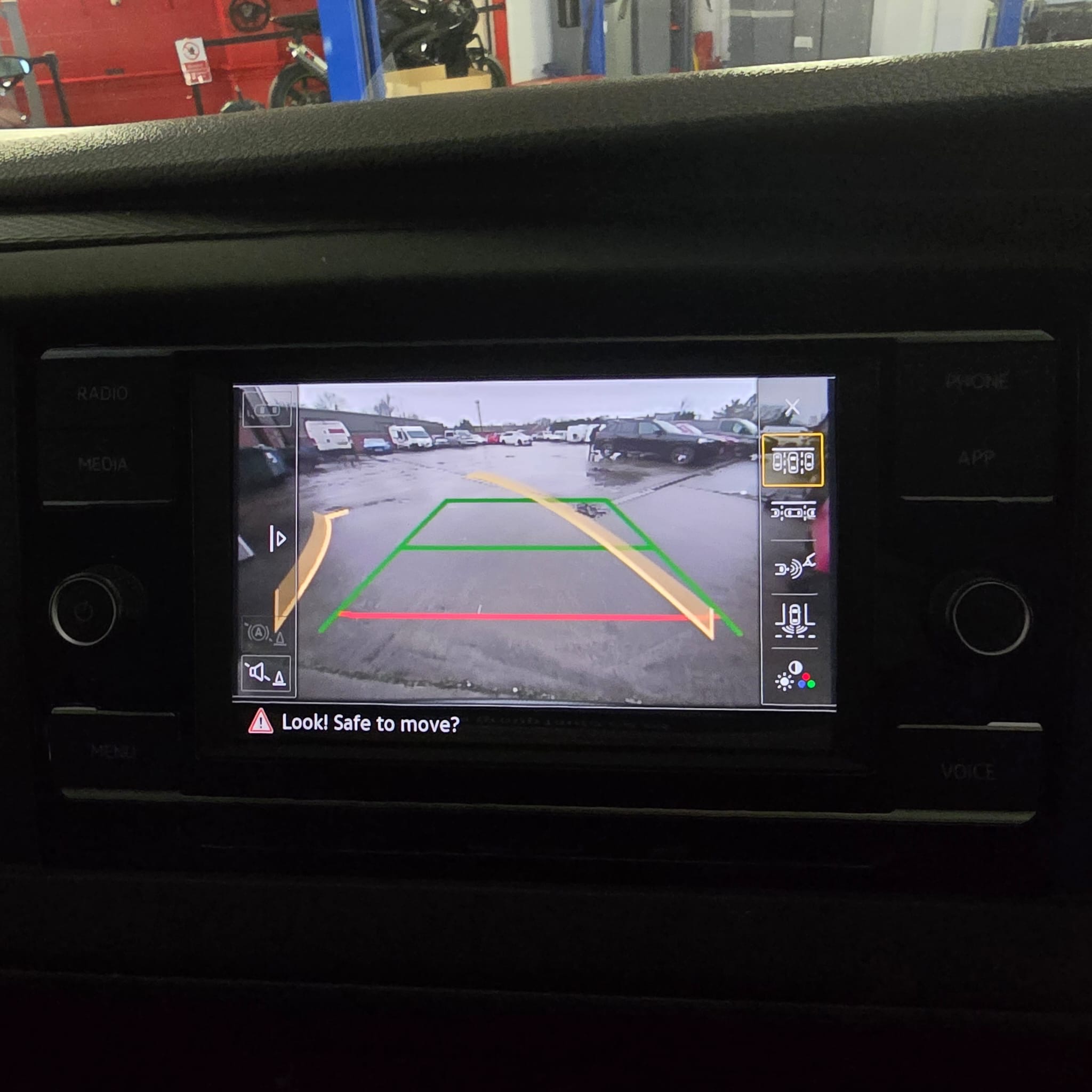 VW T6.1 Reverse Camera Dynamic Guidelines