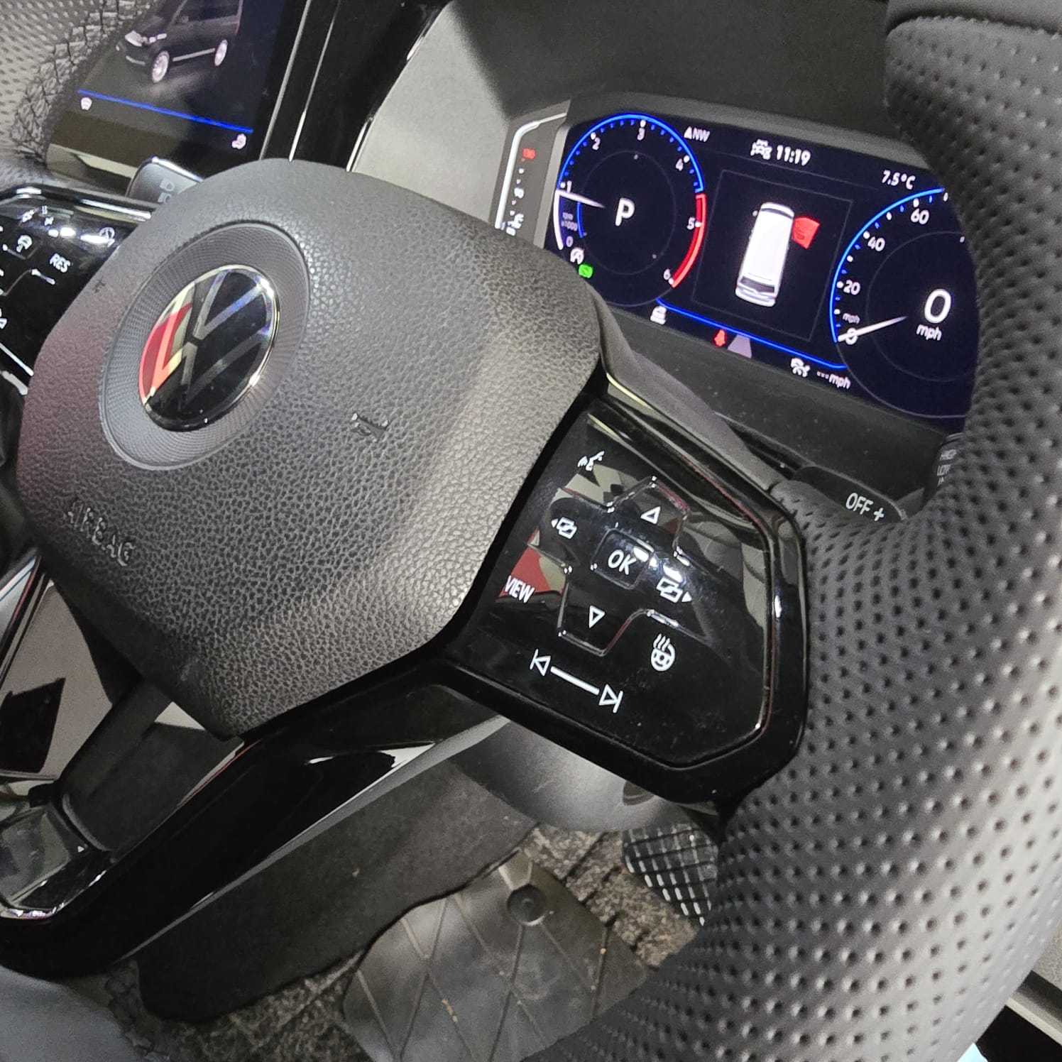 Gloss black Mk8 heated wheel in VW T6.1