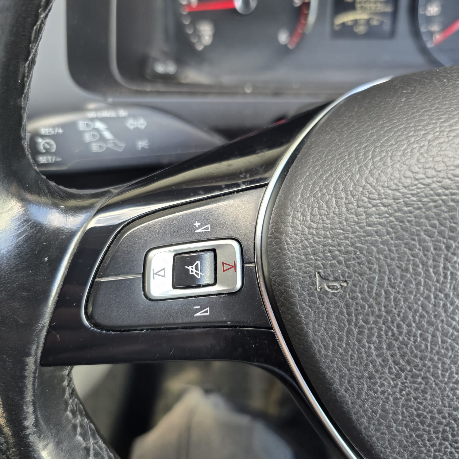 VW T6 Pioneer SPH-770DAB steering wheel controls