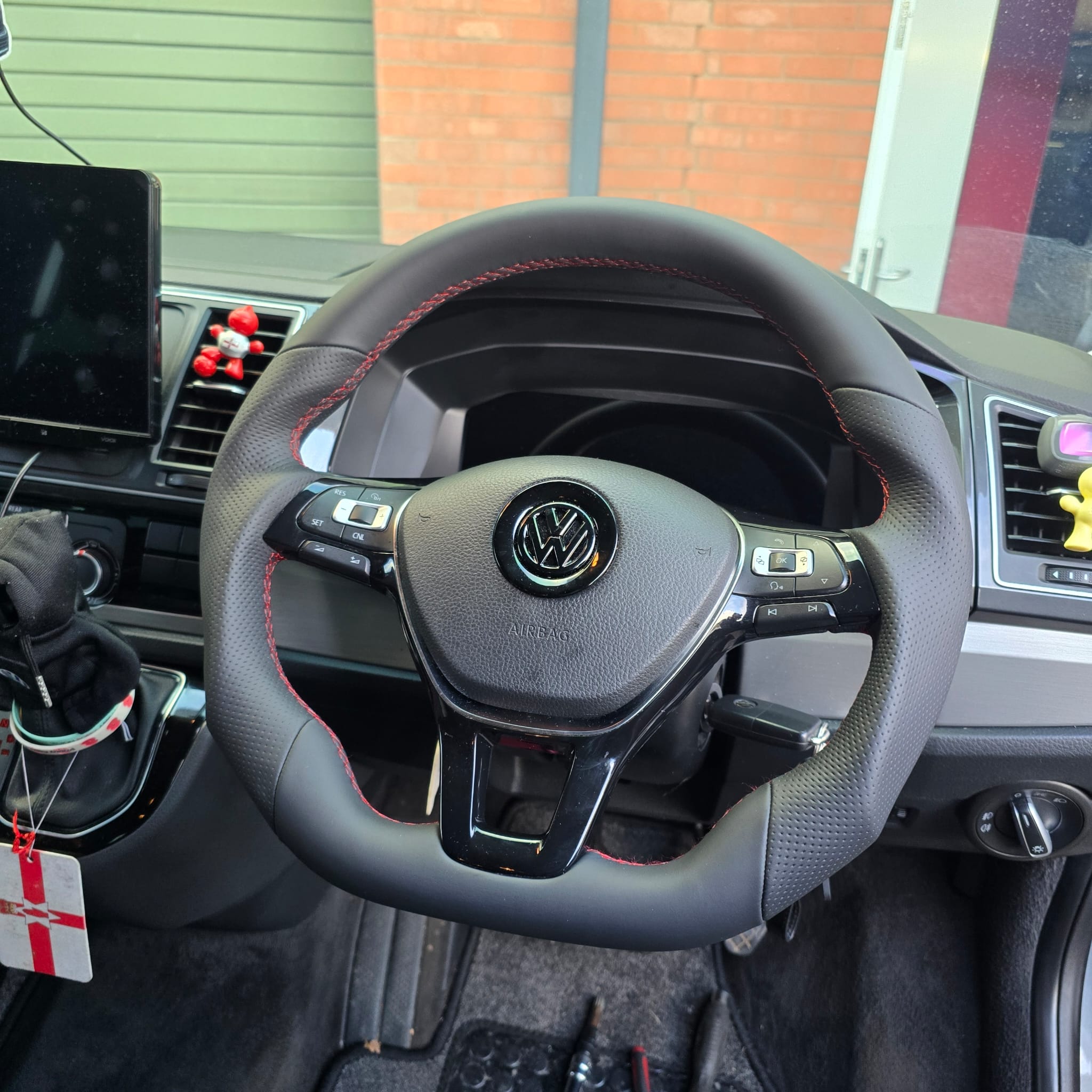 Sporty VW T6 Steering Wheel Retrofit