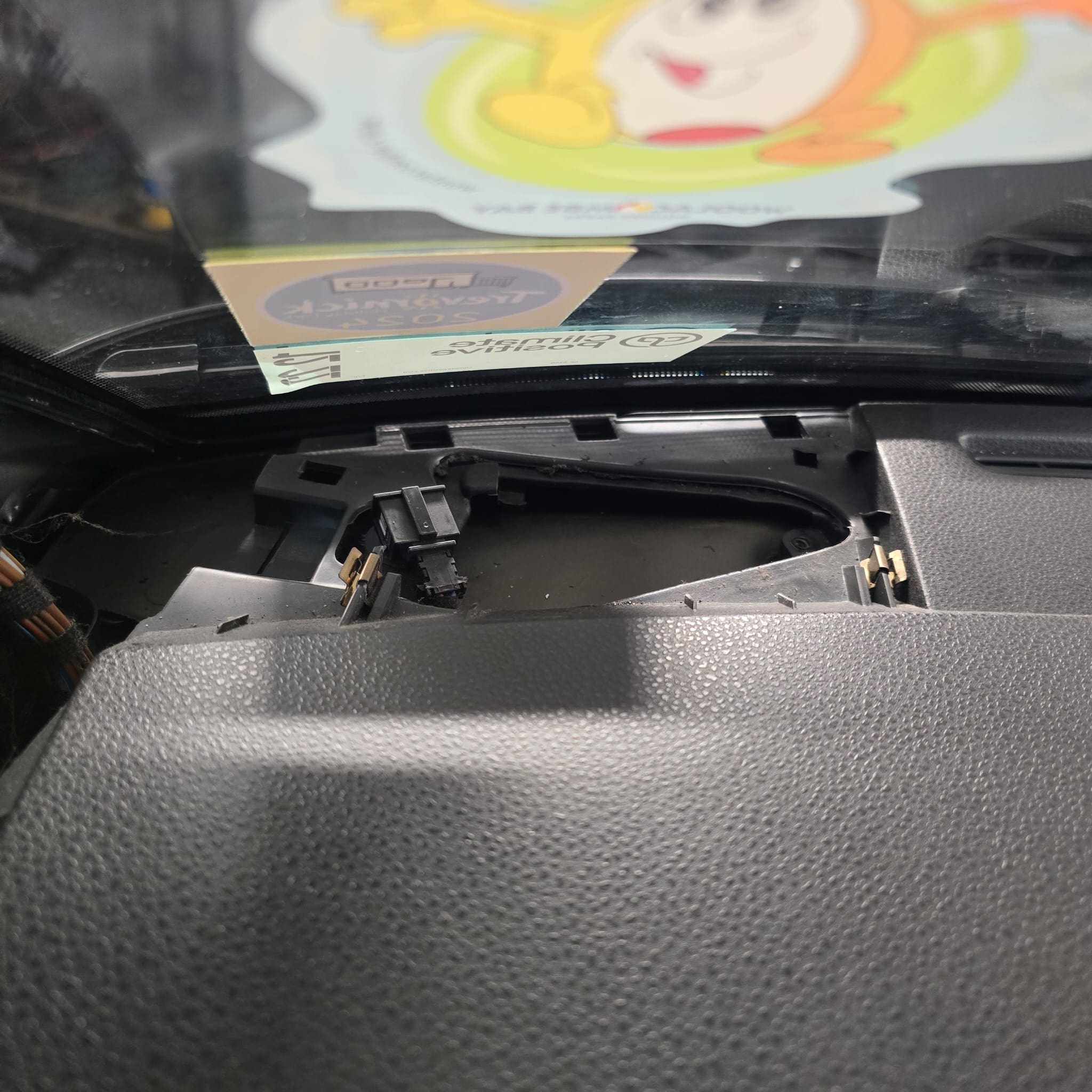 VW T5.1 Transporter multimedia and audio upgrade with Alpine Halo 9 and Focal components