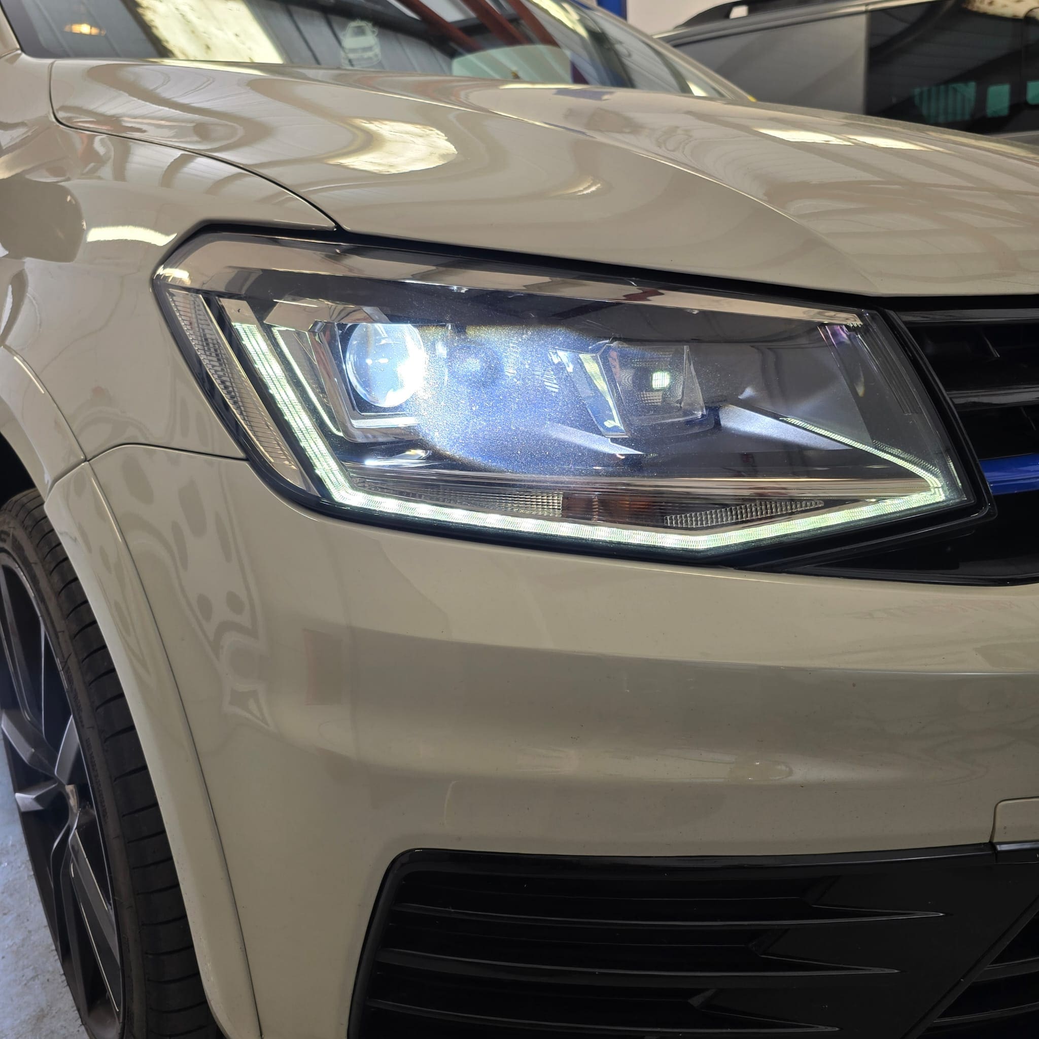 BCM Highline module upgrade completed on a VW Caddy 2016 with OEM bi-xenon LED retrofit