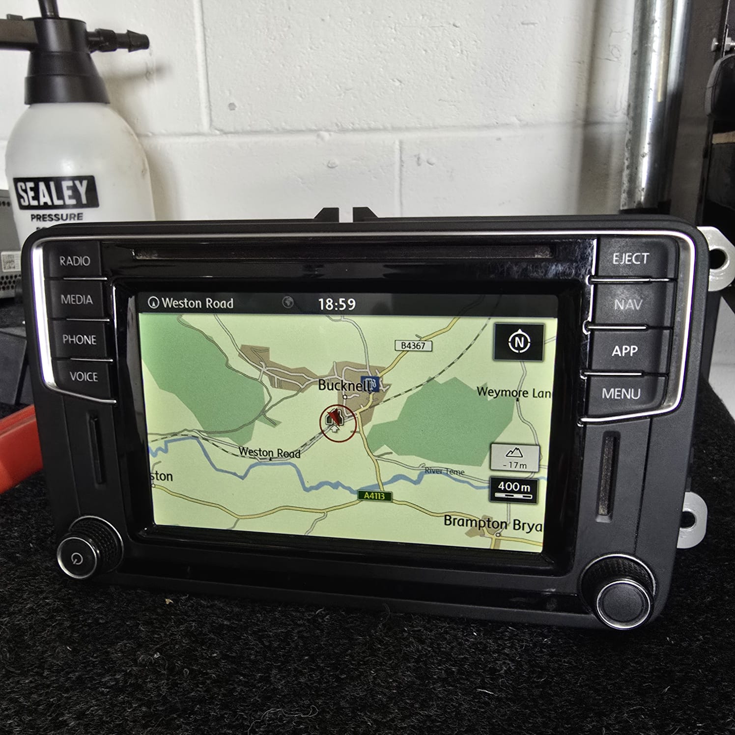 VW Caddy Mk3 navigation screen refurbished