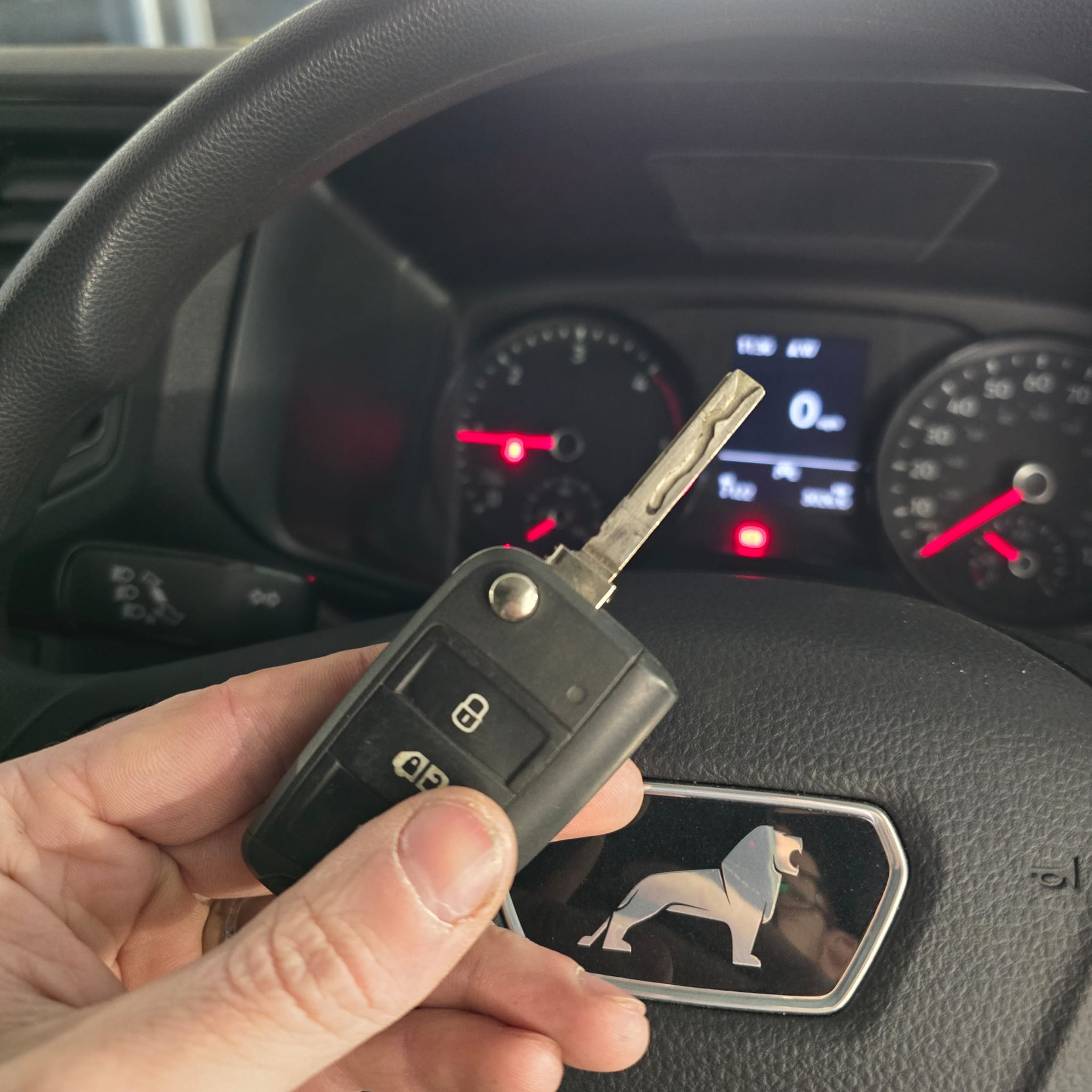 VW Crafter & MAN TGE Runlock System in Use