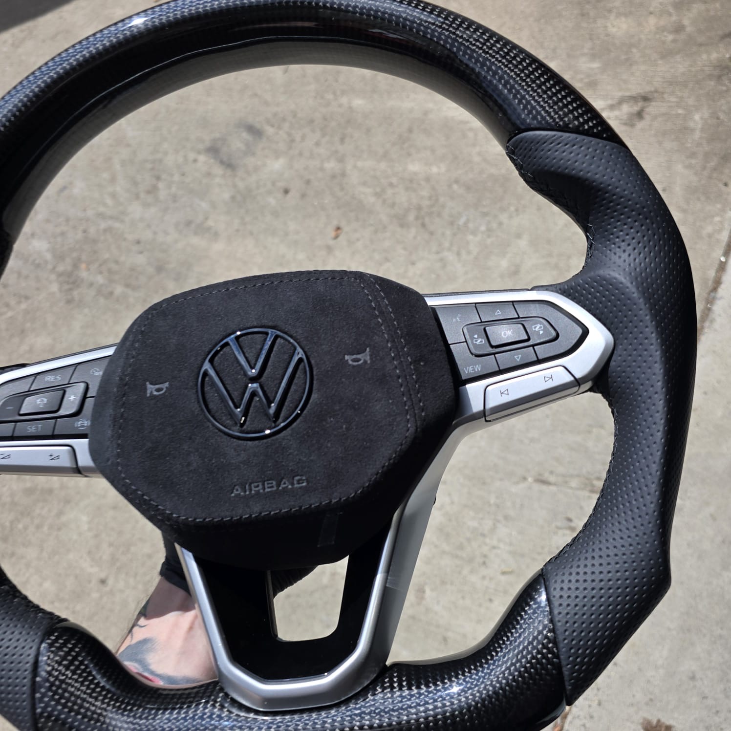 VW T6.1 steering wheel upgrade with carbon fibre finish