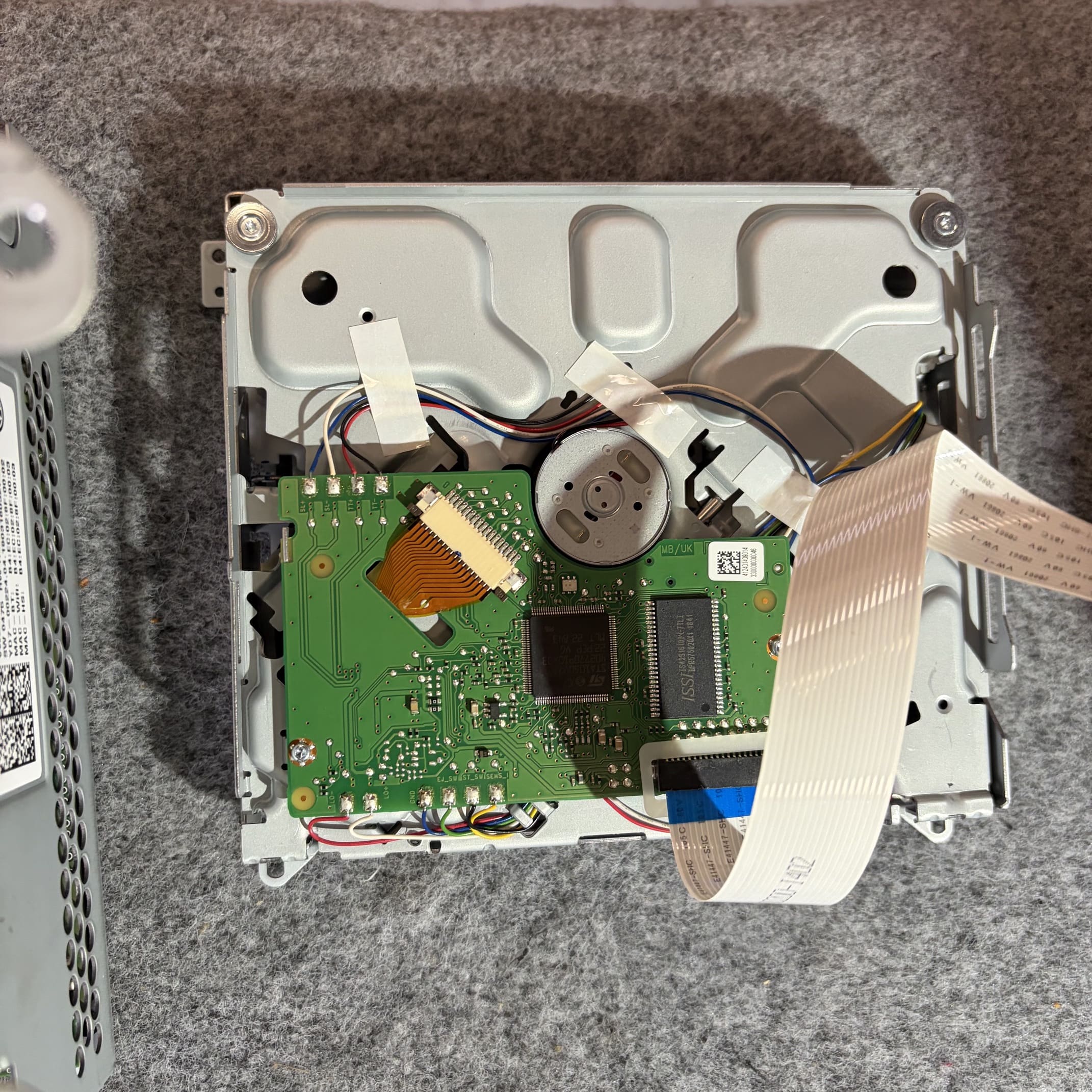 Repaired VW sat nav display after LCD and digitizer replacement