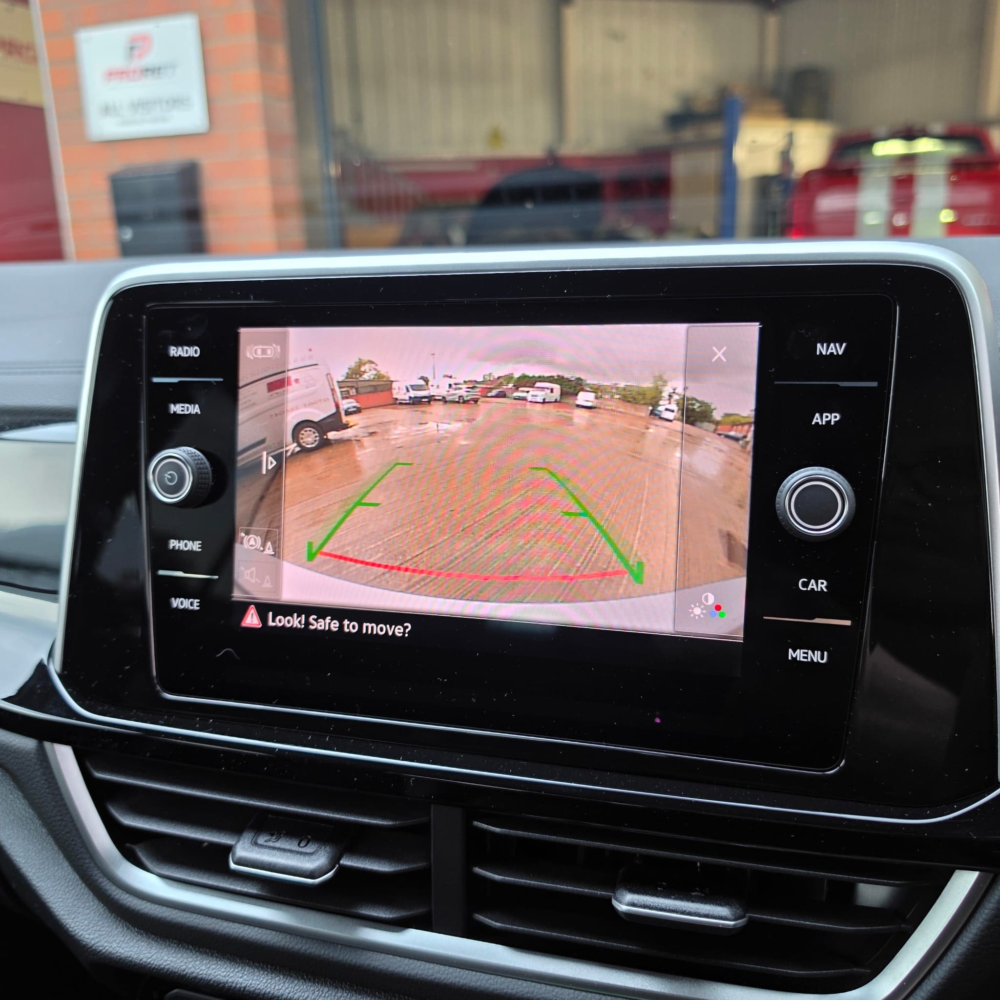 Diagnostic and coding stage during VW T-Roc rear camera retrofit with SFD2 protection
