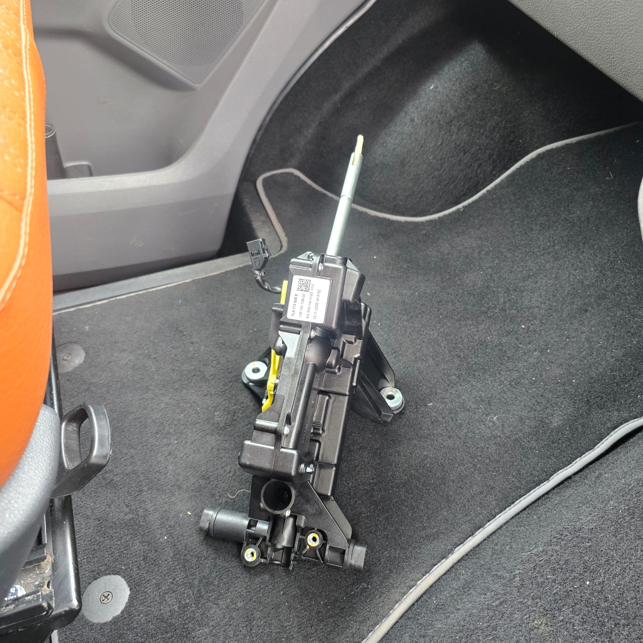 VW T6.1 DSG selector repair work in progress during disassembly and inspection