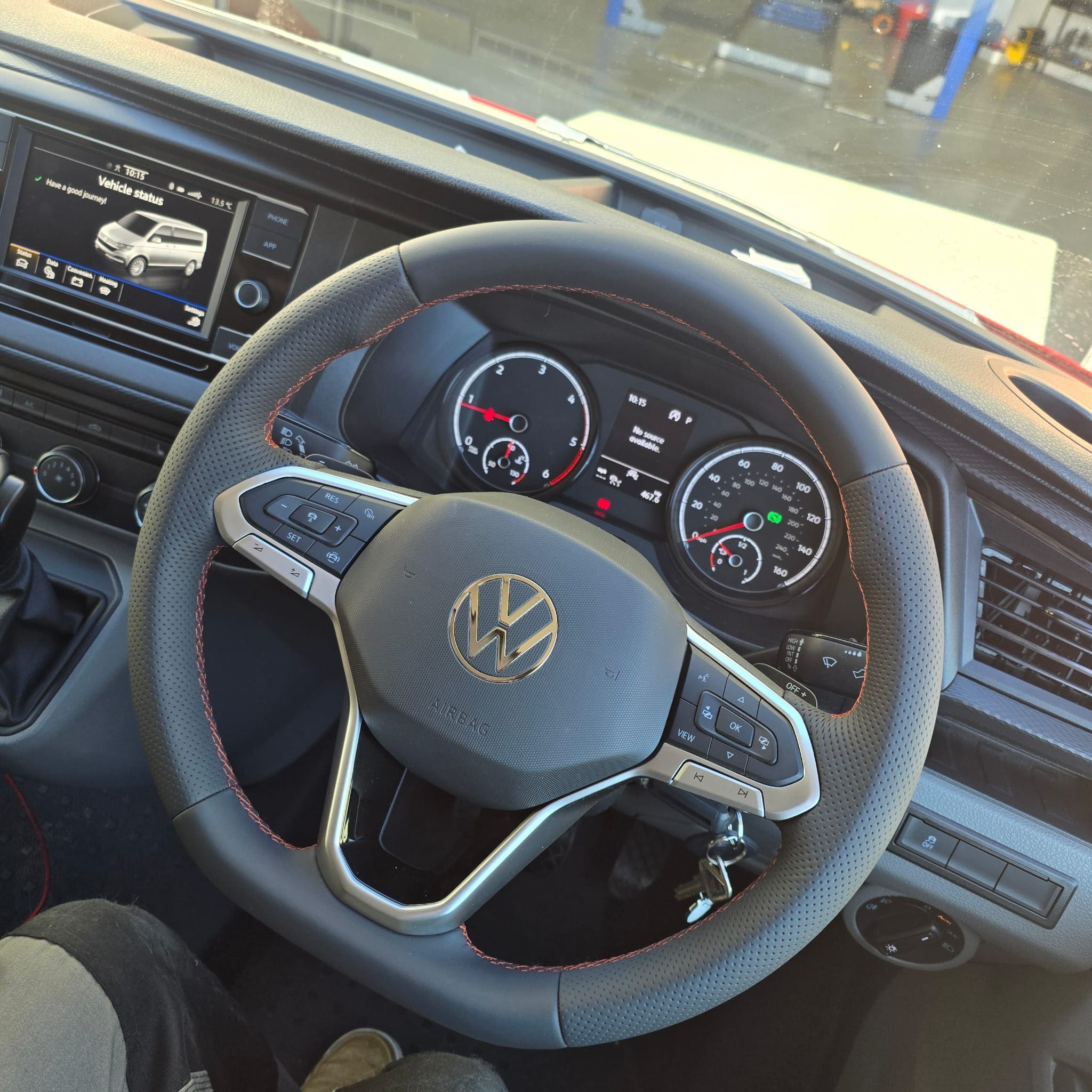 Perforated side grip detail on the retrimmed DSG steering wheel