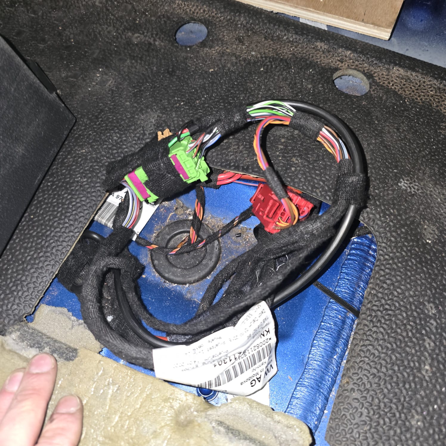 VW T6.1 electrical repair and harness installation