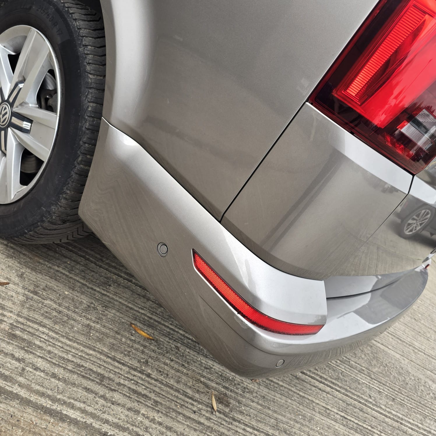 T6.1 Park Line Assist Parking Demonstration