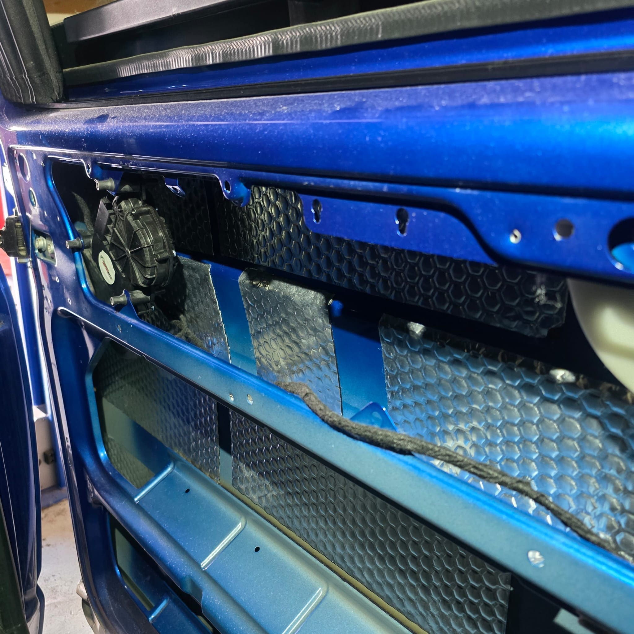 Campervan-friendly soft-close retrofit on VW T6.1 side sliding door