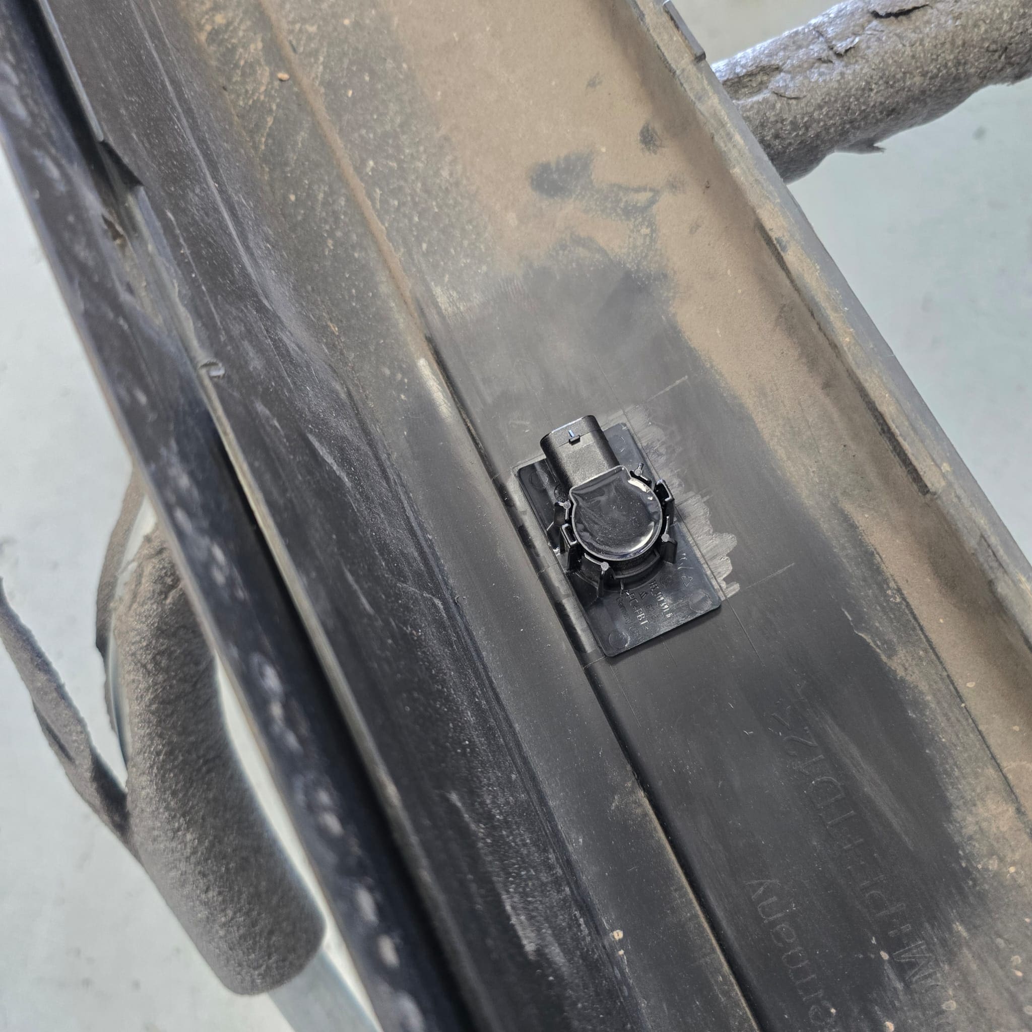 Rear parking sensor retrofit on a VW T6.1 Transporter with stereo display integration