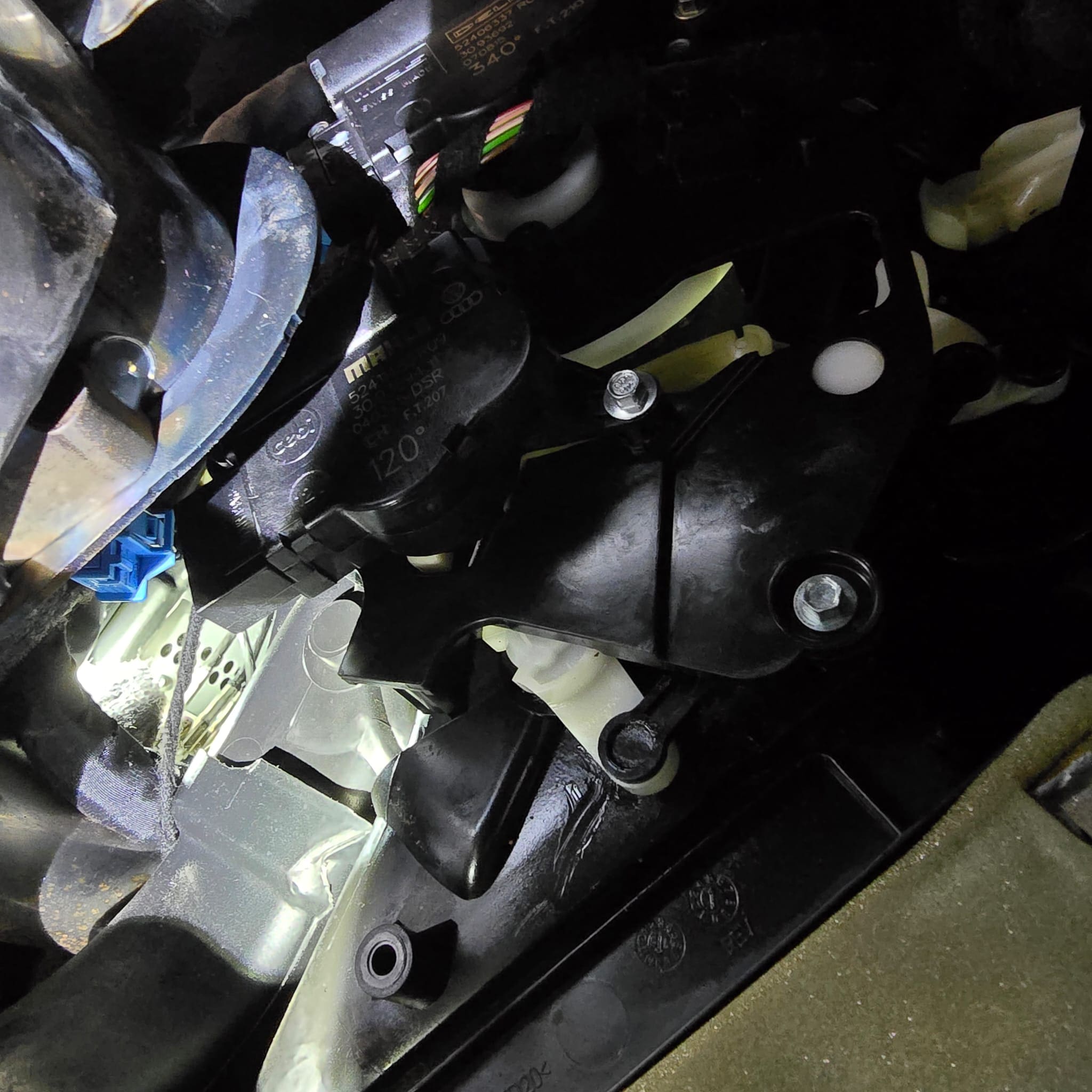 Close-up of repaired heater flap linkage connection on a VW T6/T6.1