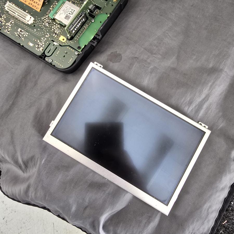 Touchscreen digitizer install VW Tiguan